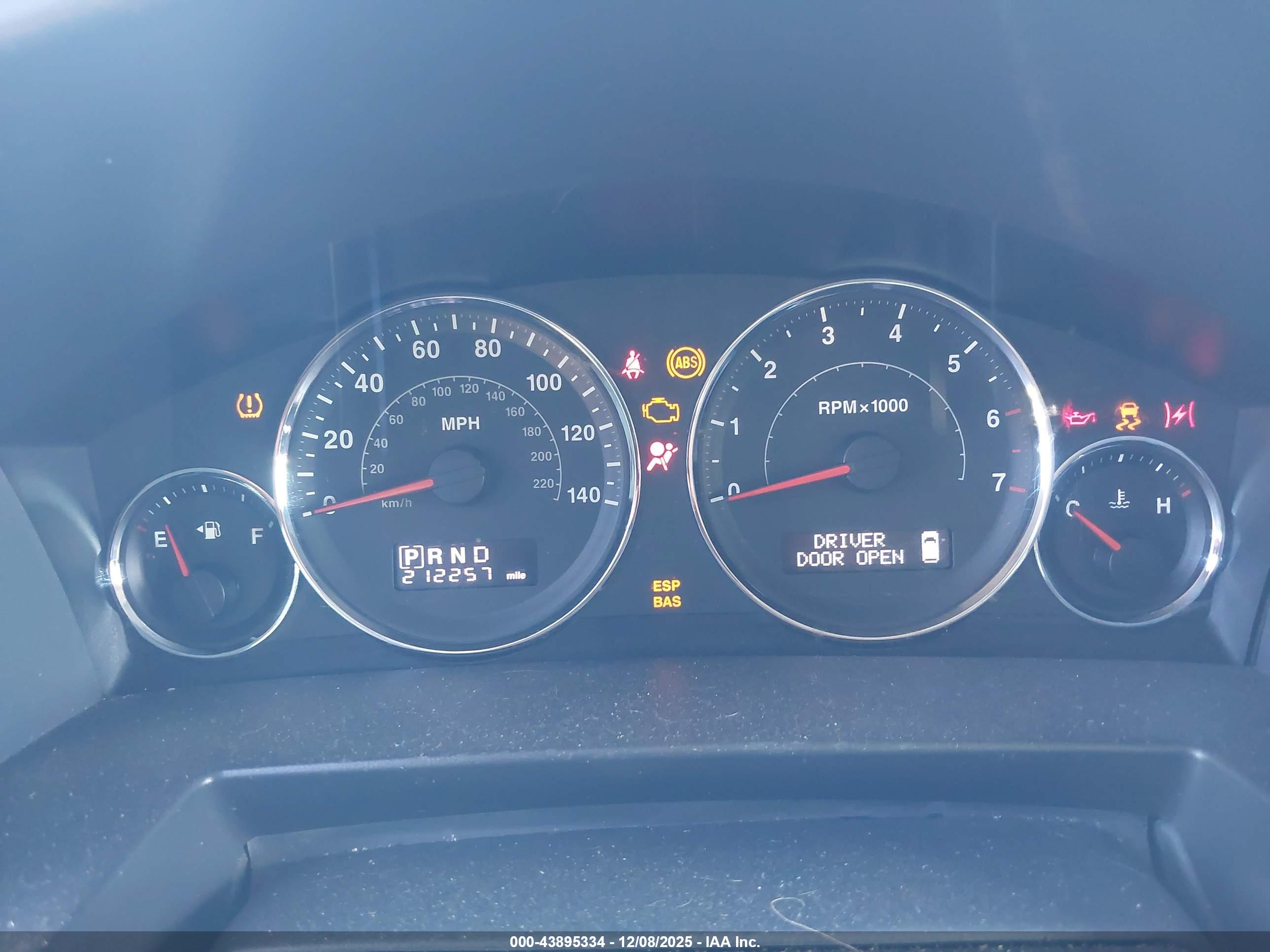 JEEP COMMANDER image 7