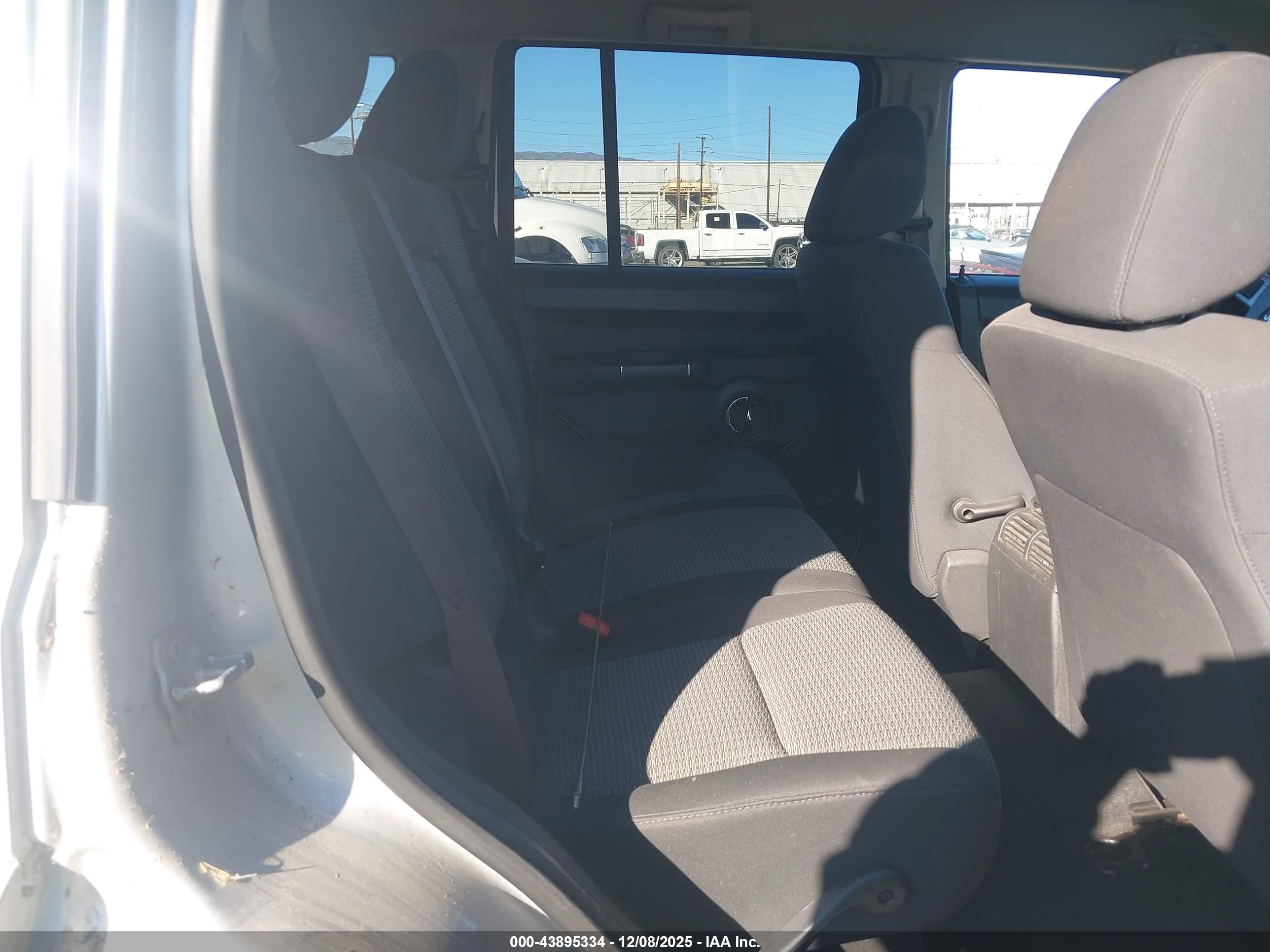 JEEP COMMANDER image 8