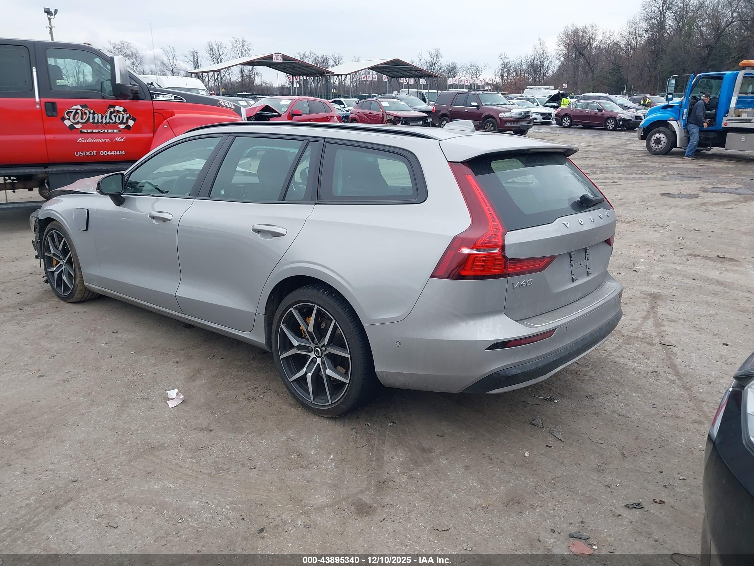 VOLVO V60 image 3
