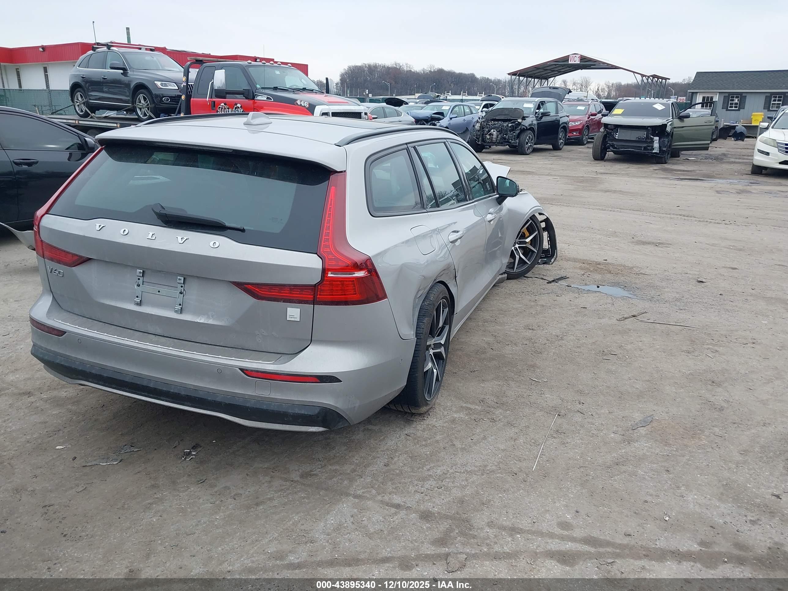 VOLVO V60 image 4