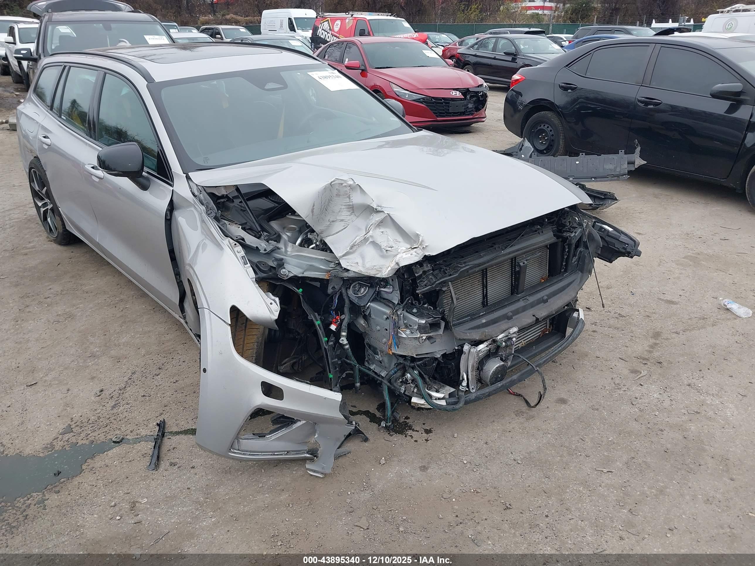 VOLVO V60 image 6