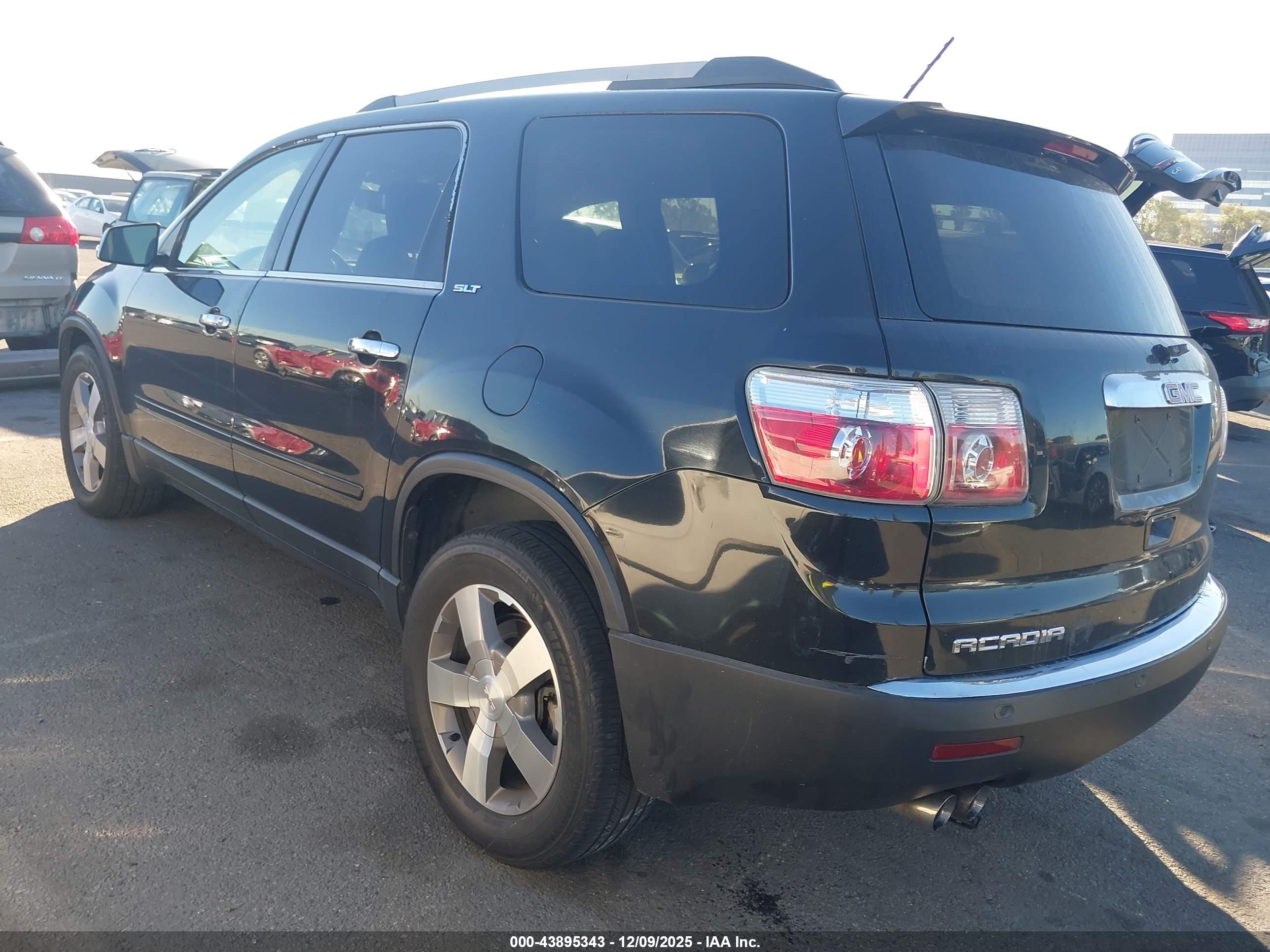 GMC ACADIA image 3