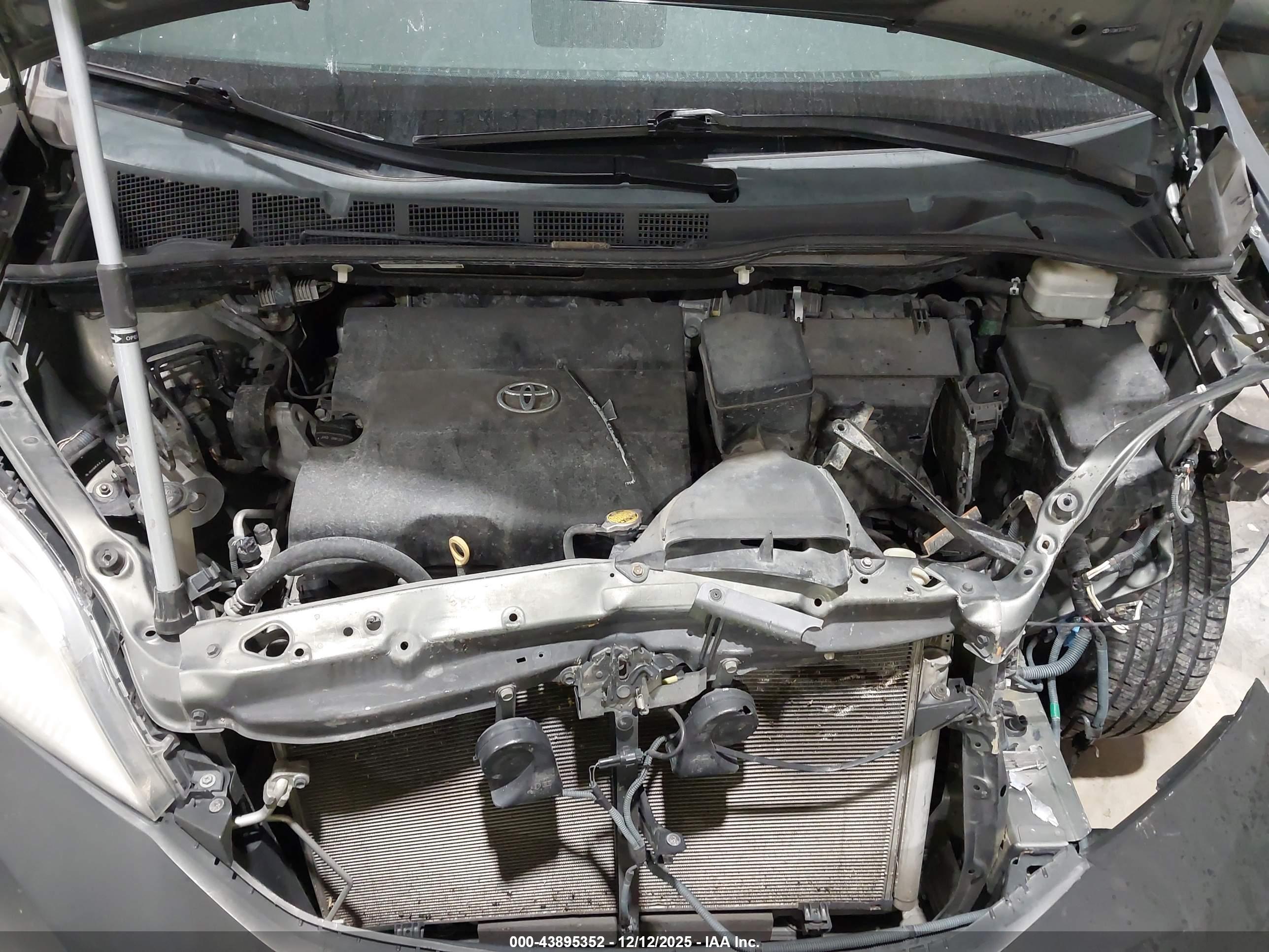 TOYOTA SIENNA image 10