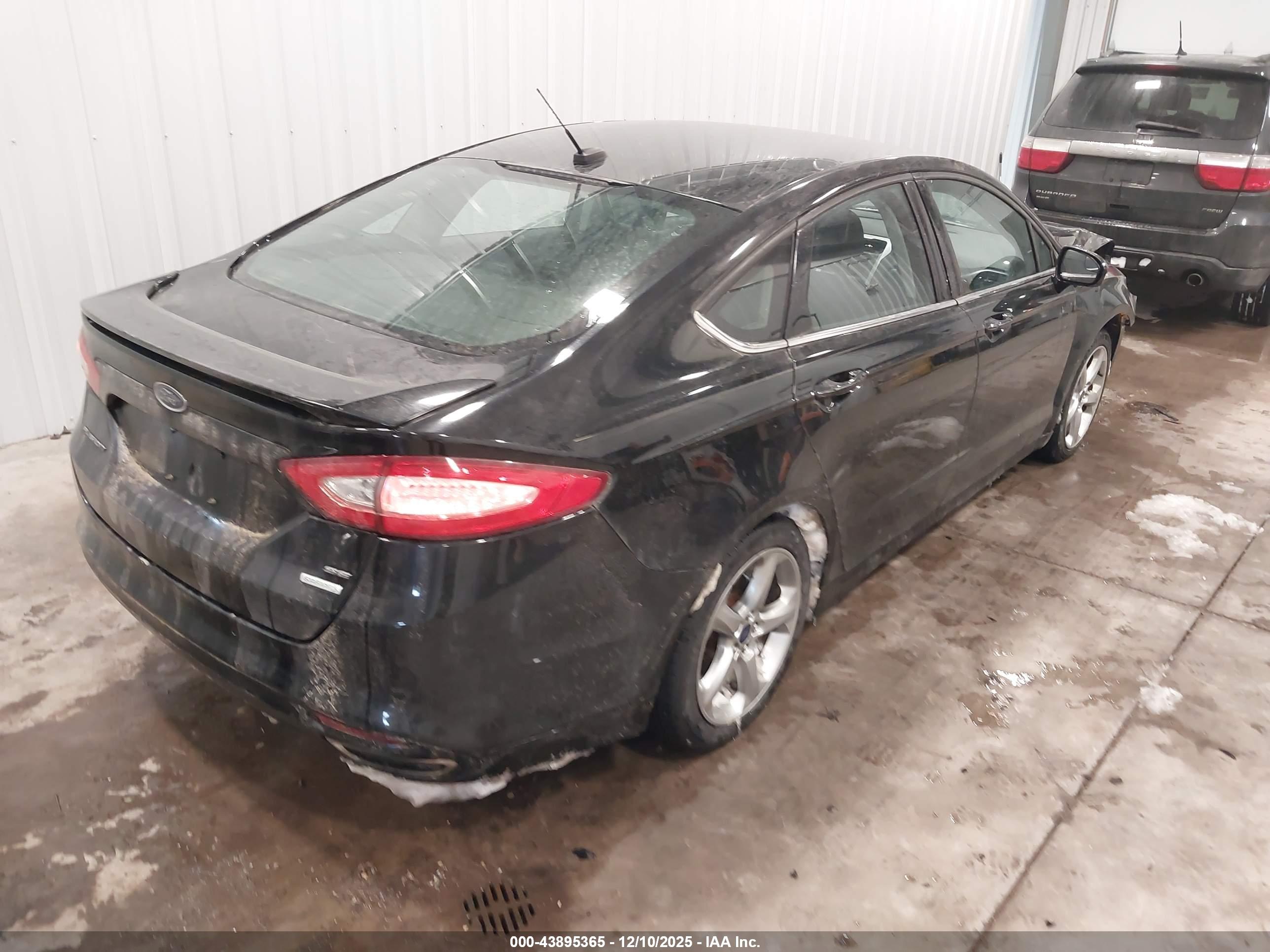 FORD FUSION image 4