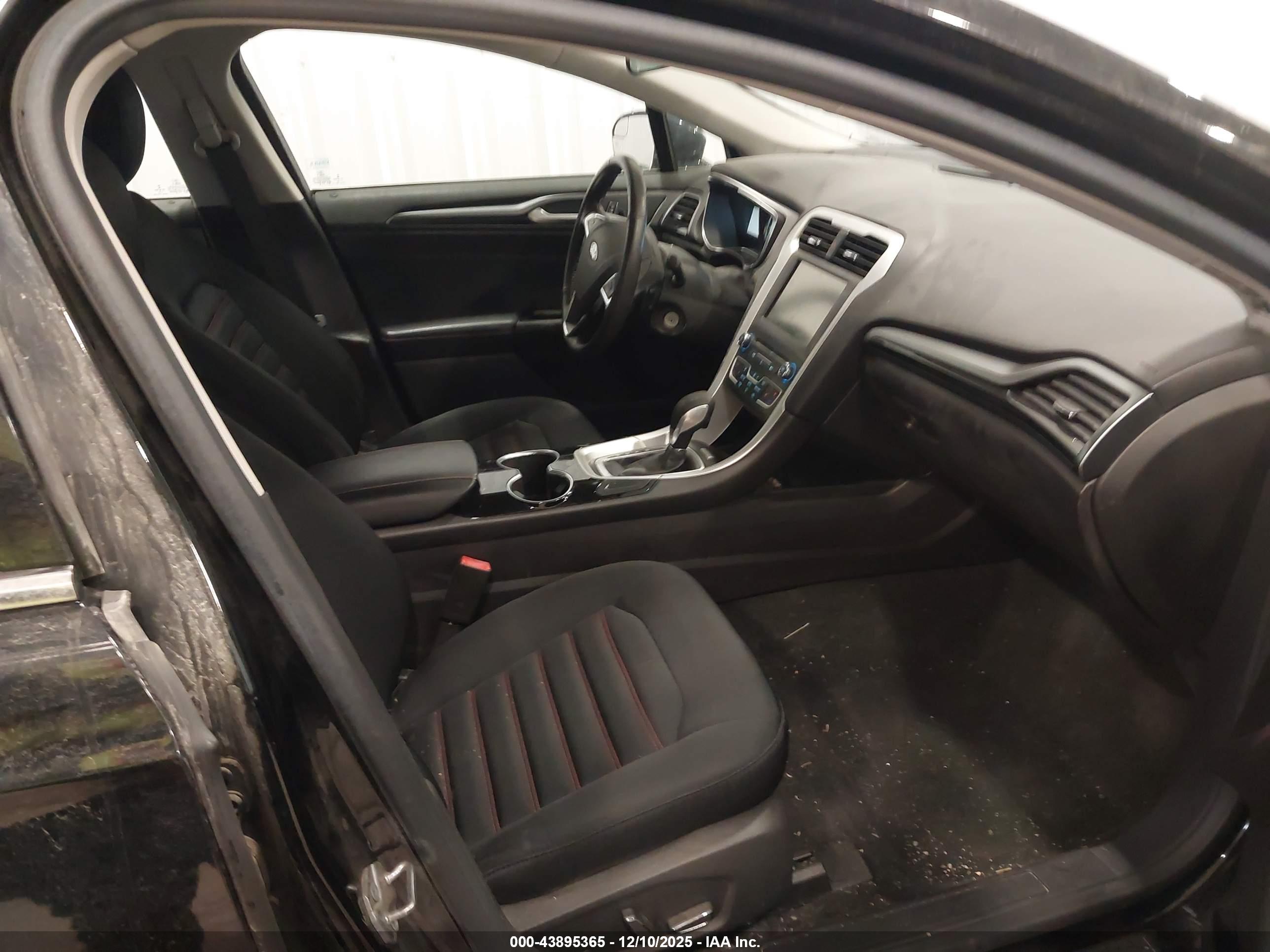 FORD FUSION image 5