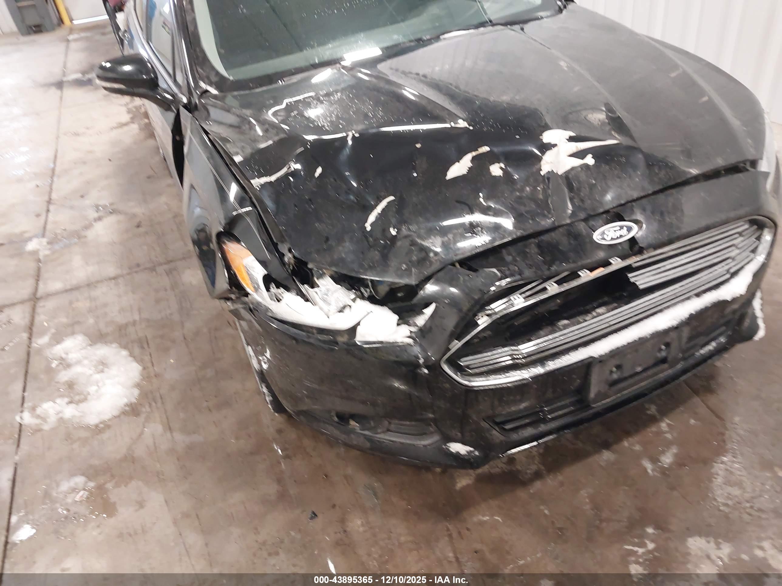 FORD FUSION image 6