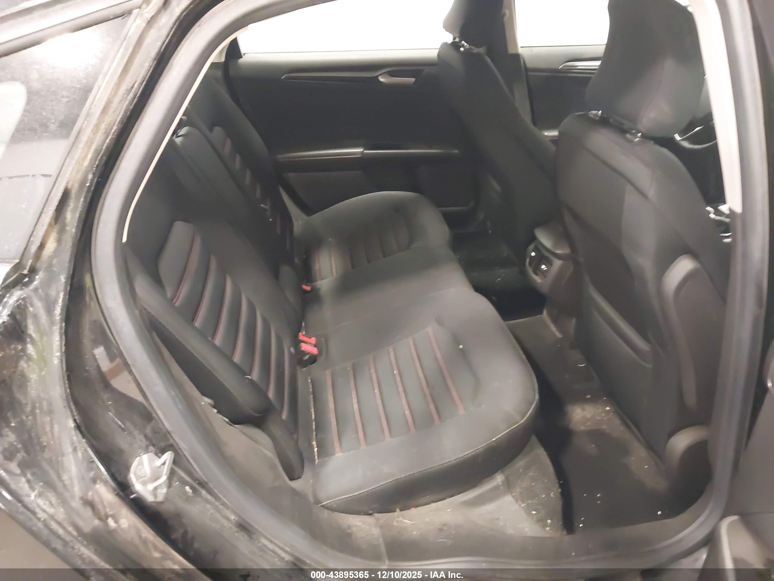 FORD FUSION image 8