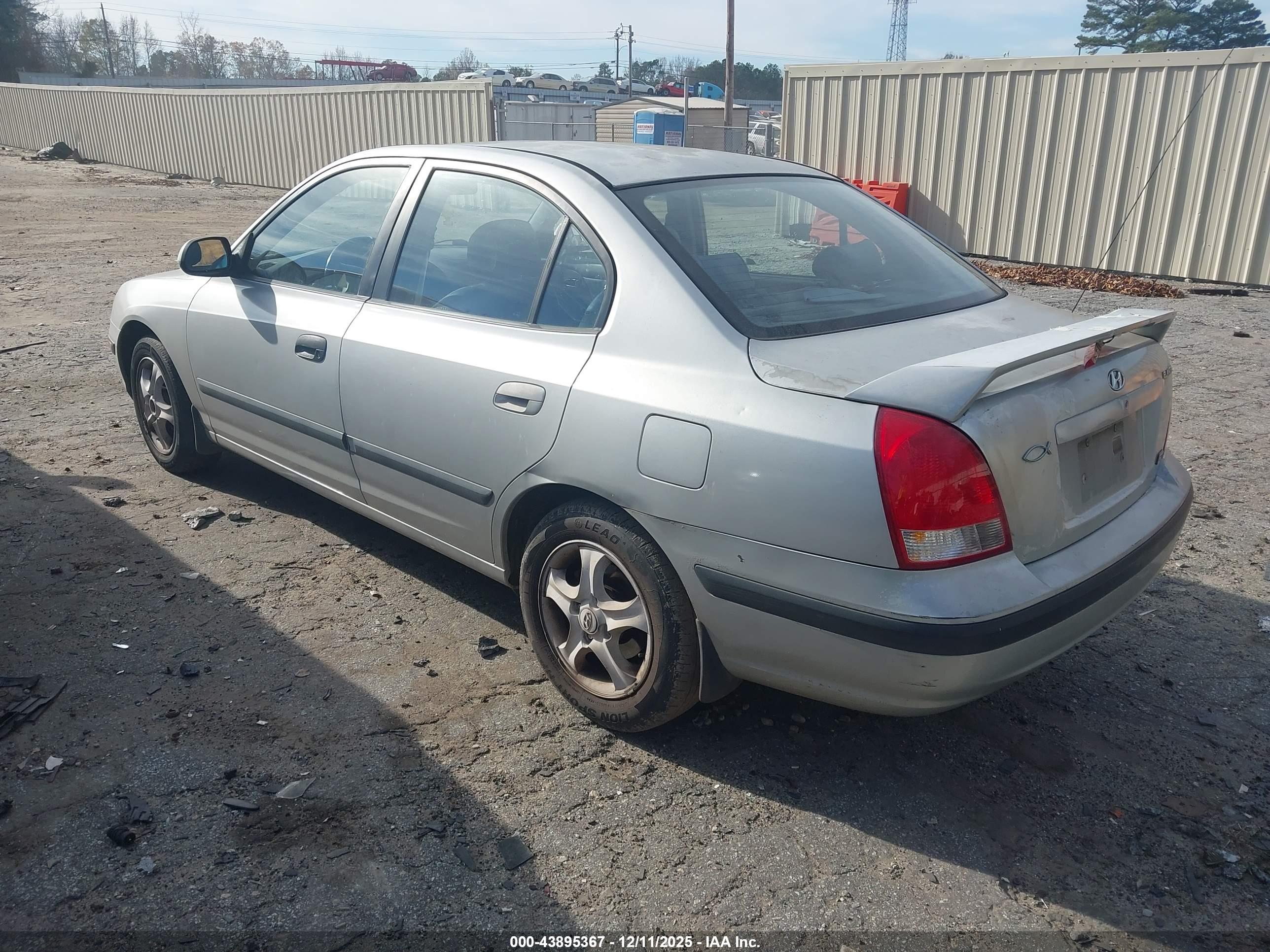 HYUNDAI ELANTRA image 3