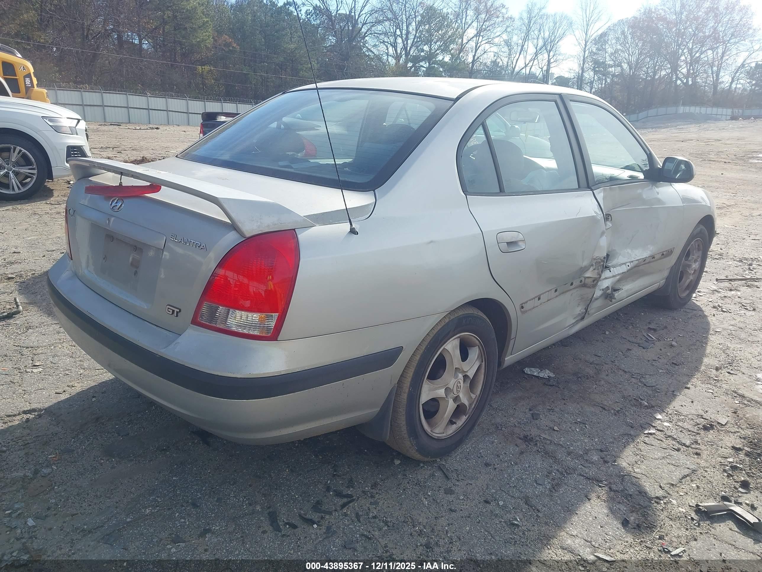 HYUNDAI ELANTRA image 4