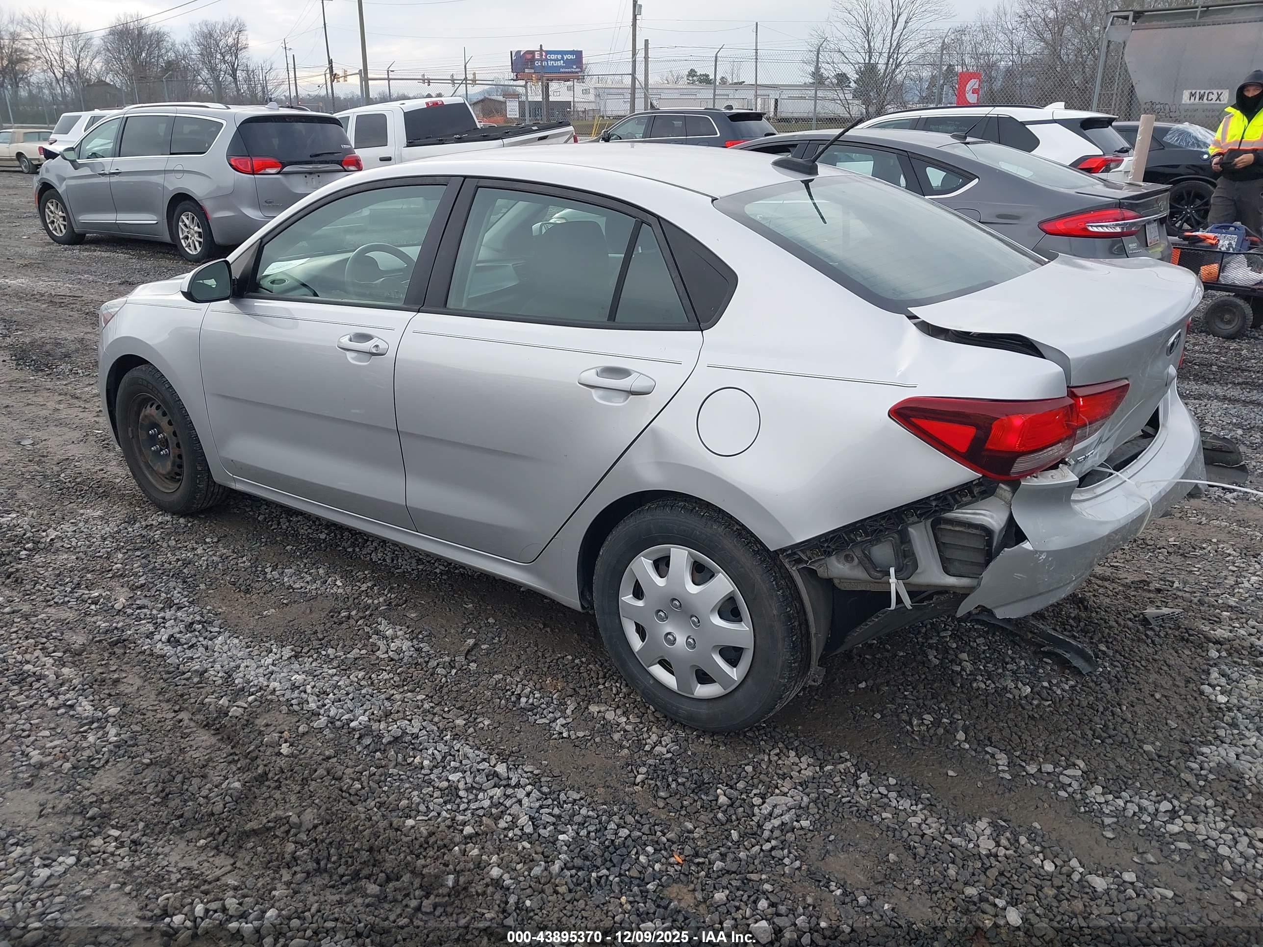 KIA RIO image 3