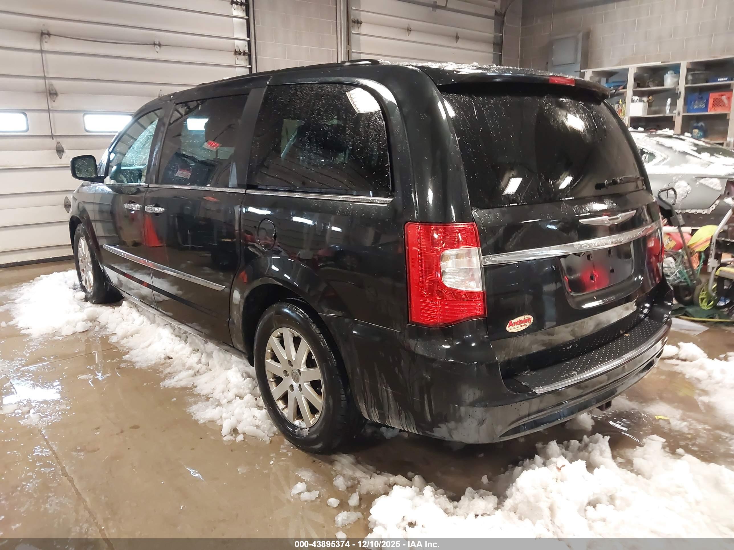 CHRYSLER TOWN image 3