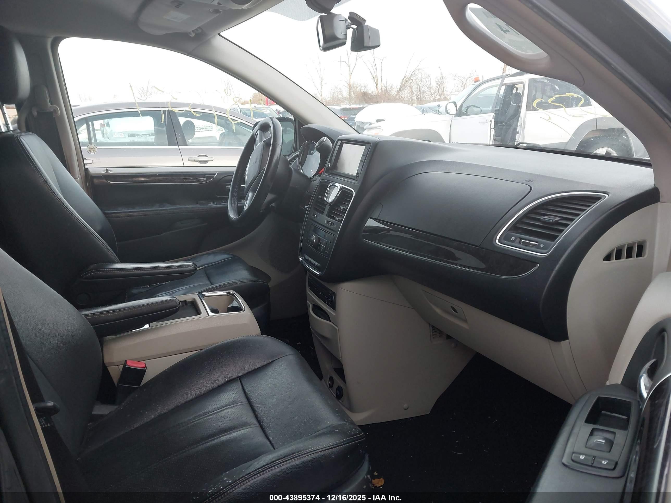 CHRYSLER TOWN image 5
