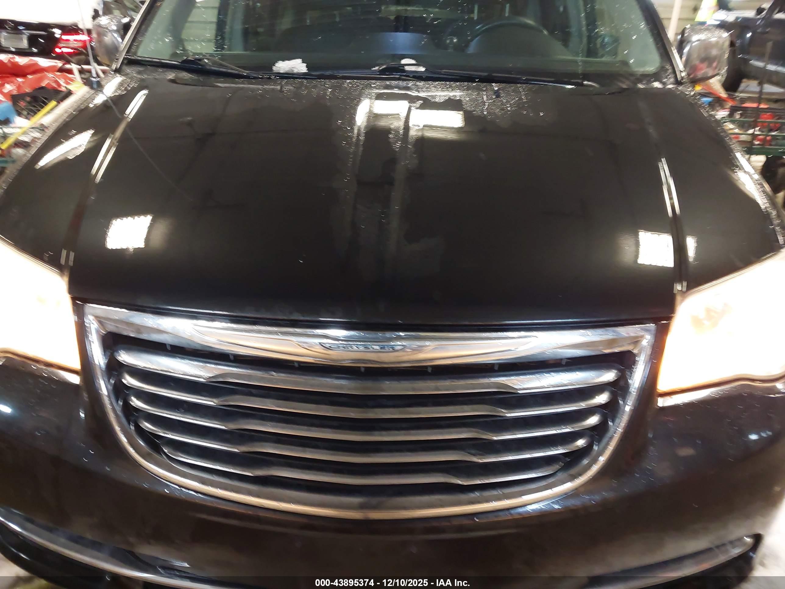 CHRYSLER TOWN image 6