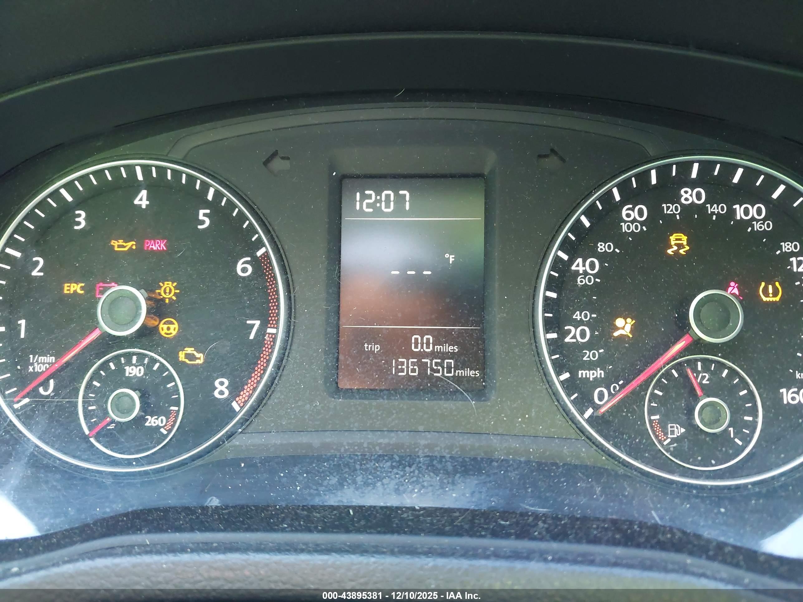 VOLKSWAGEN PASSAT image 7