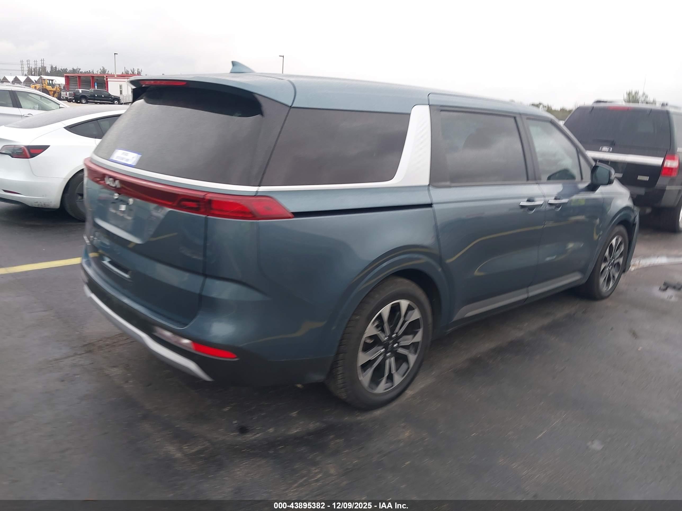 KIA CARNIVAL image 4