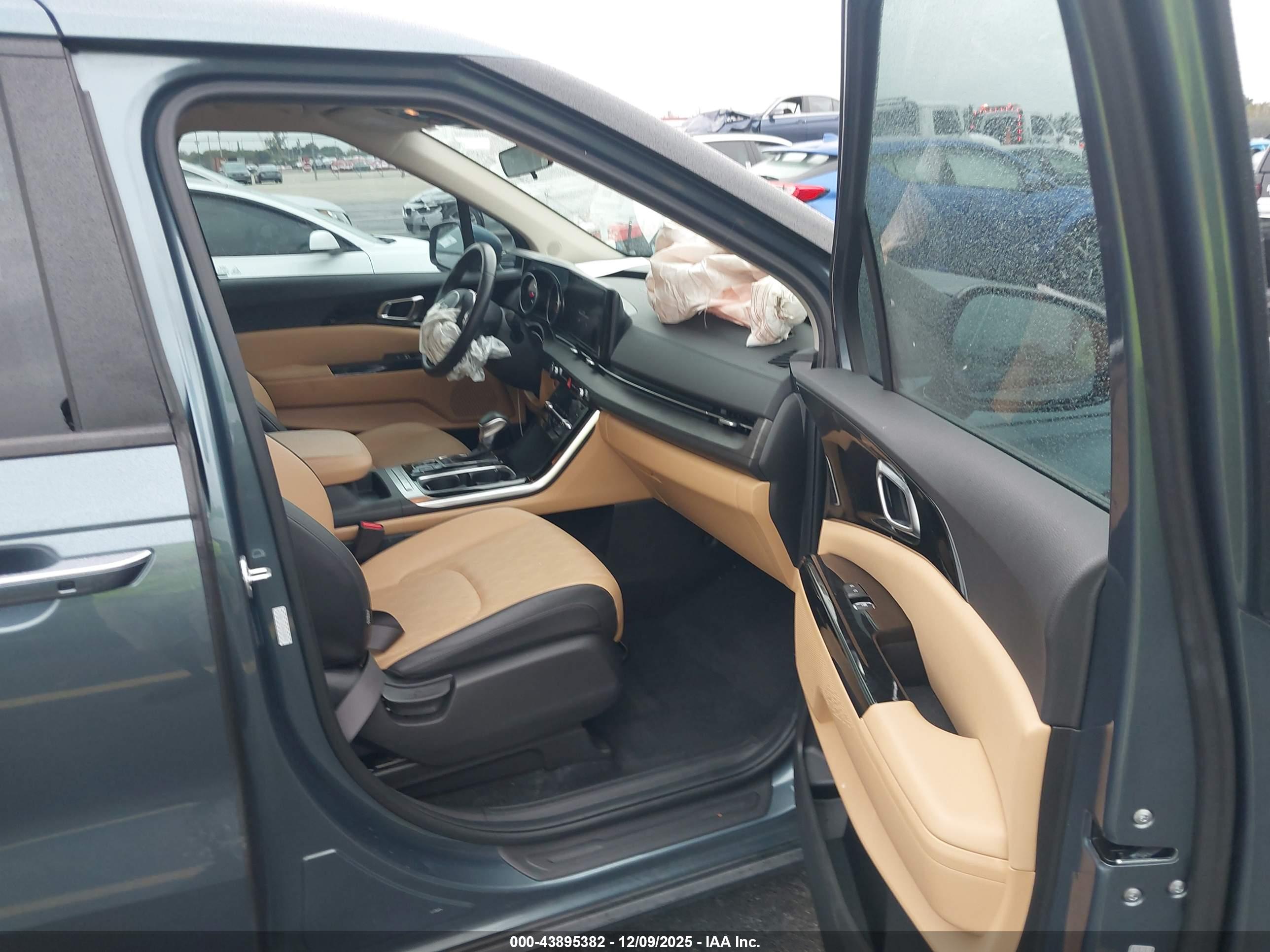 KIA CARNIVAL image 5