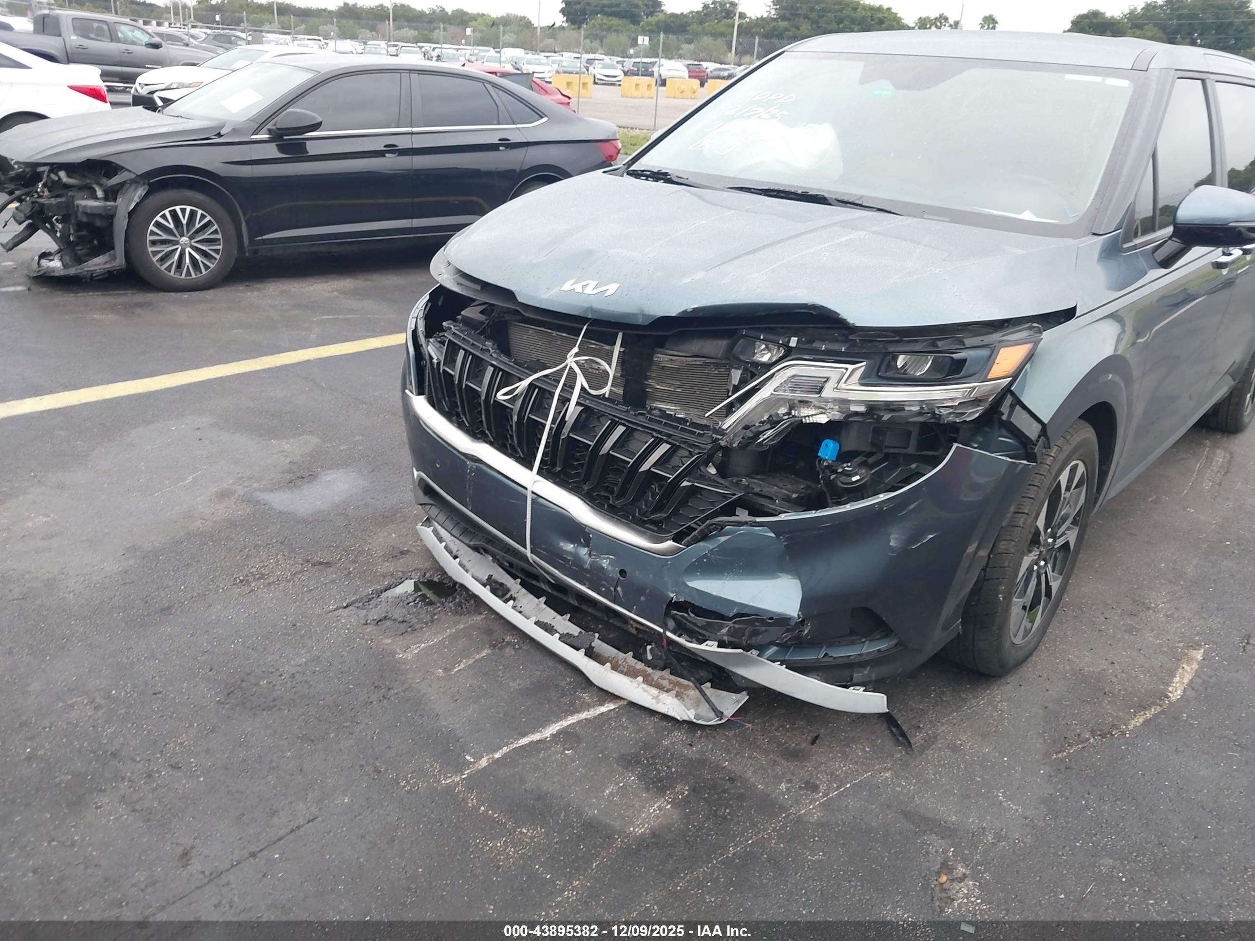 KIA CARNIVAL image 6