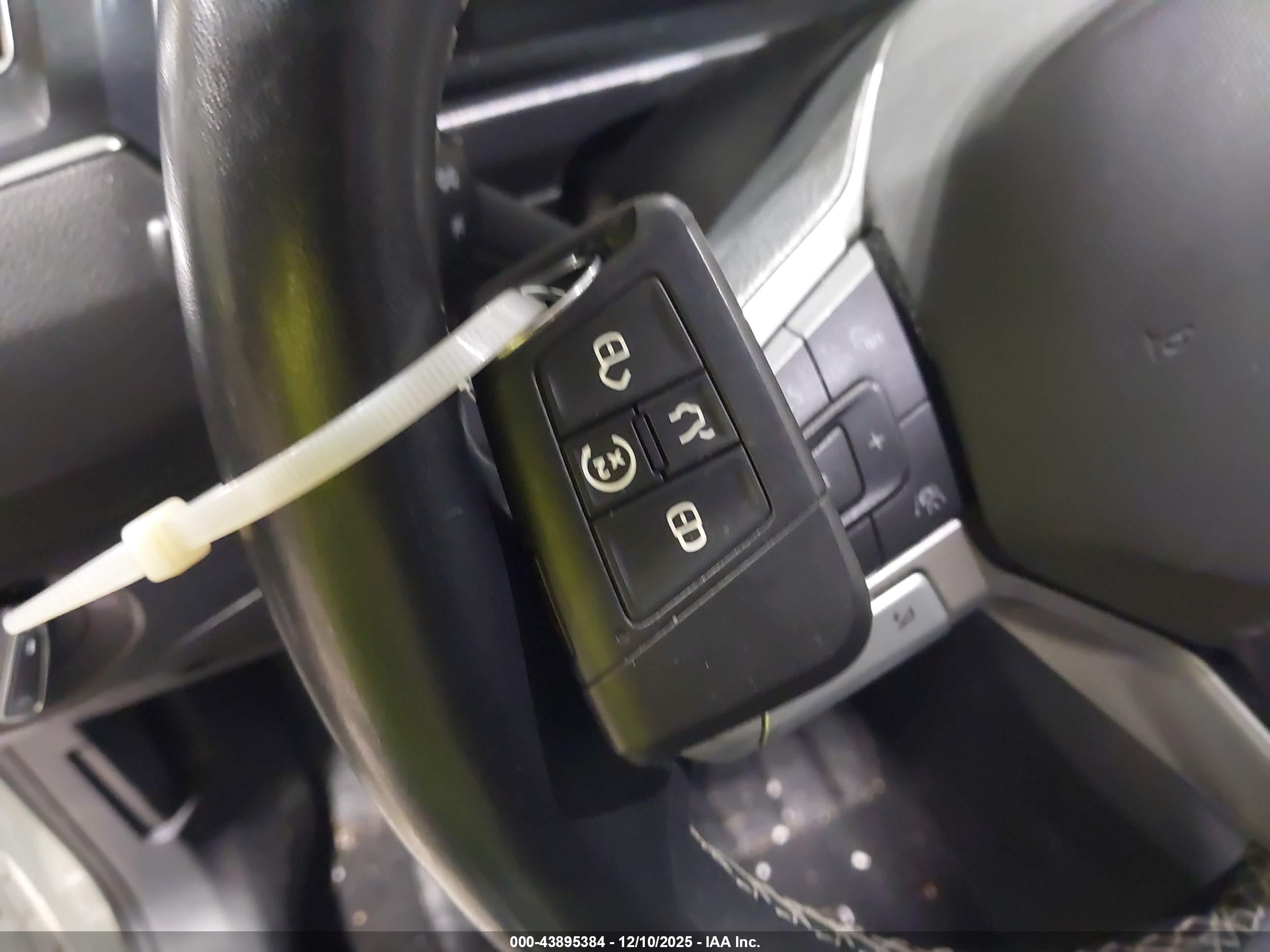 VOLKSWAGEN TIGUAN image 11