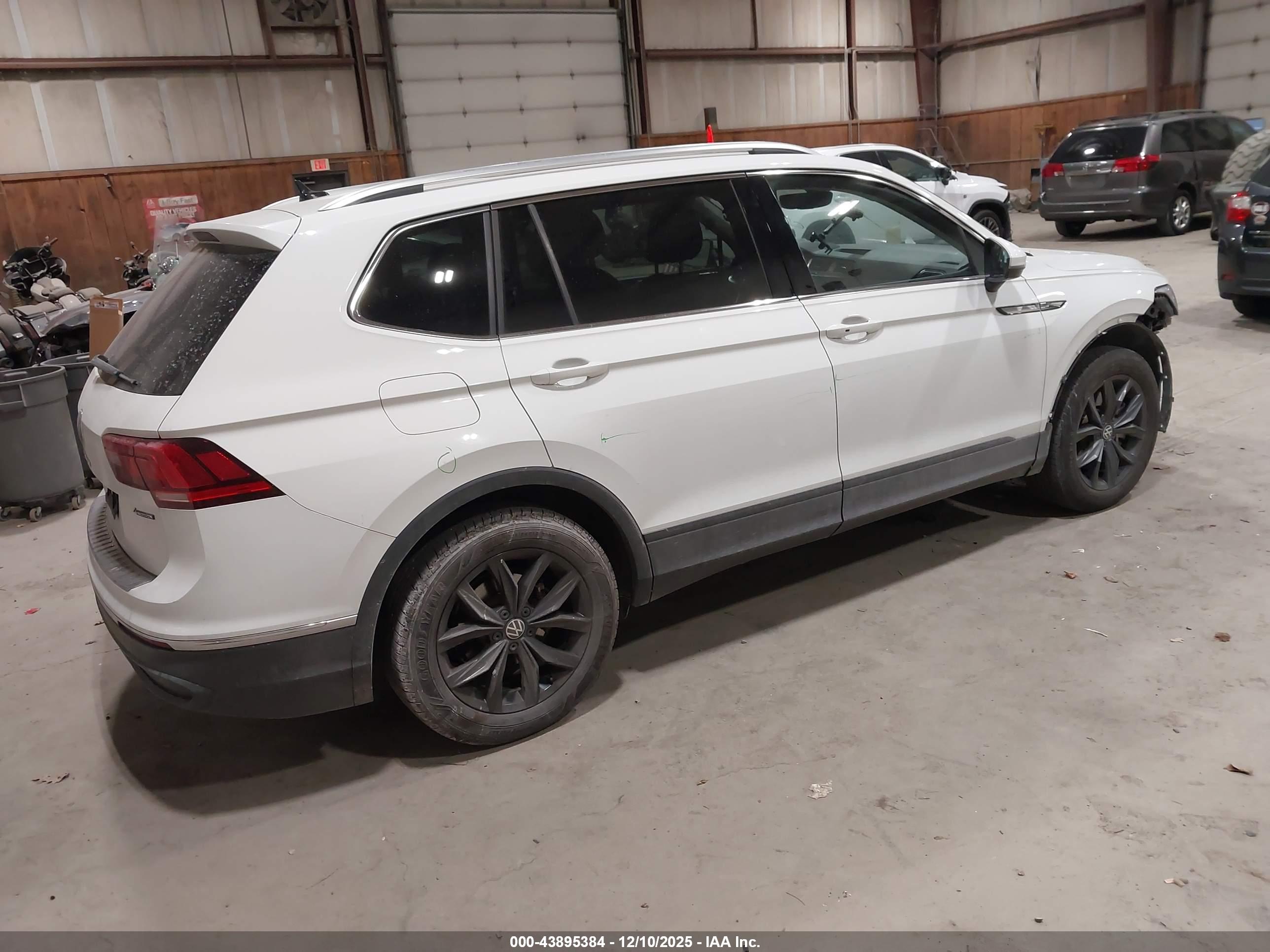 VOLKSWAGEN TIGUAN image 4