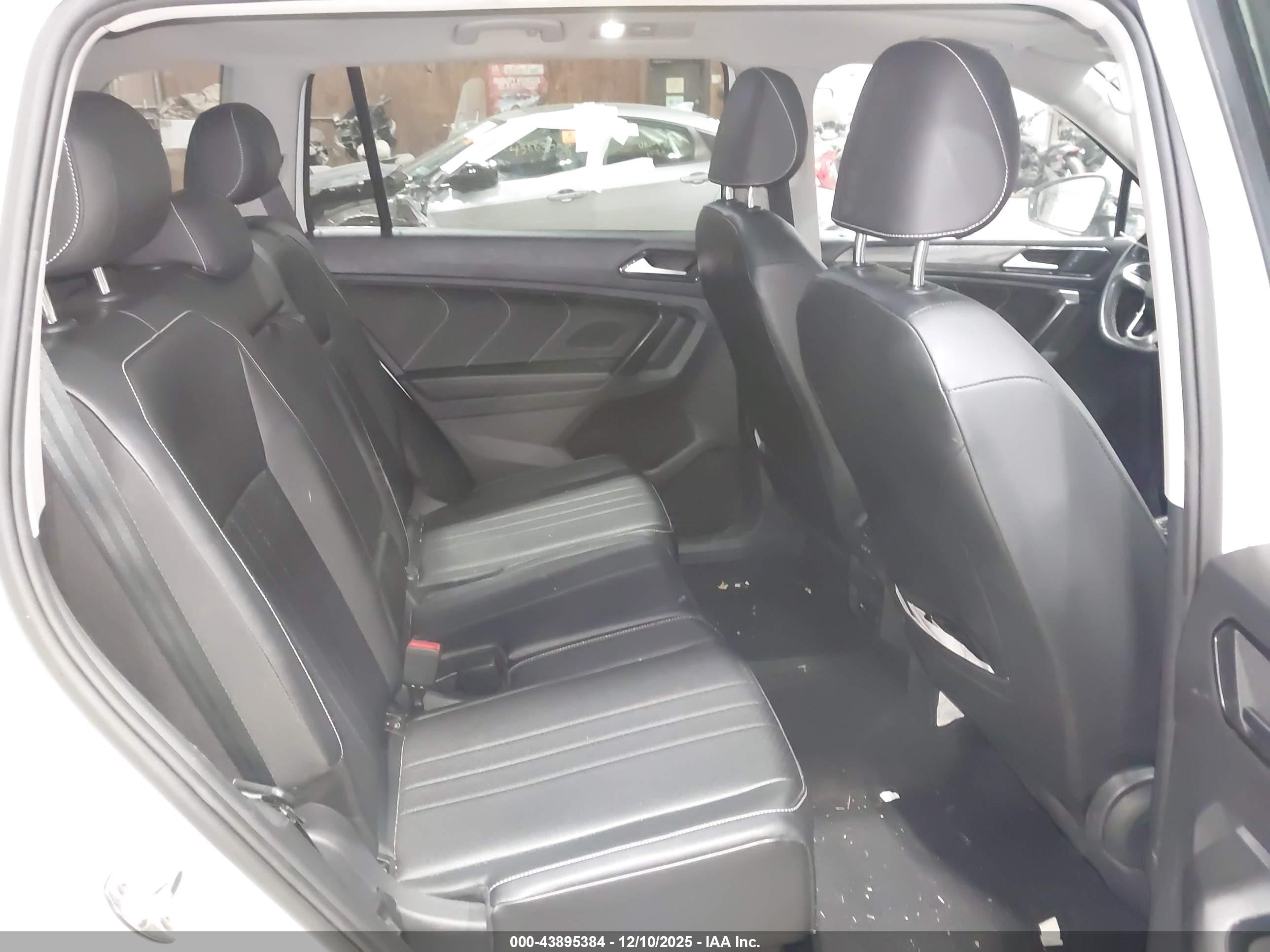 VOLKSWAGEN TIGUAN image 8