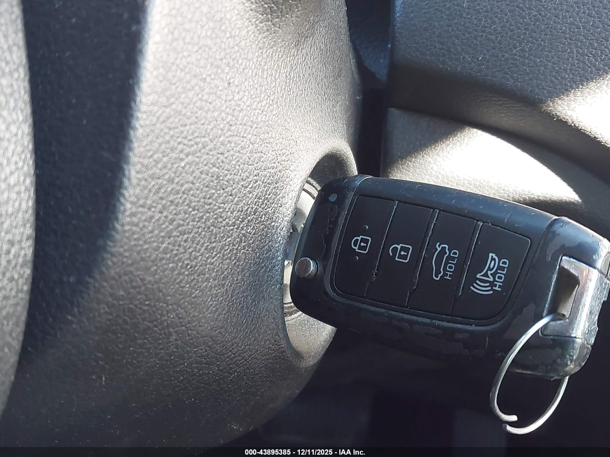HYUNDAI ACCENT image 11