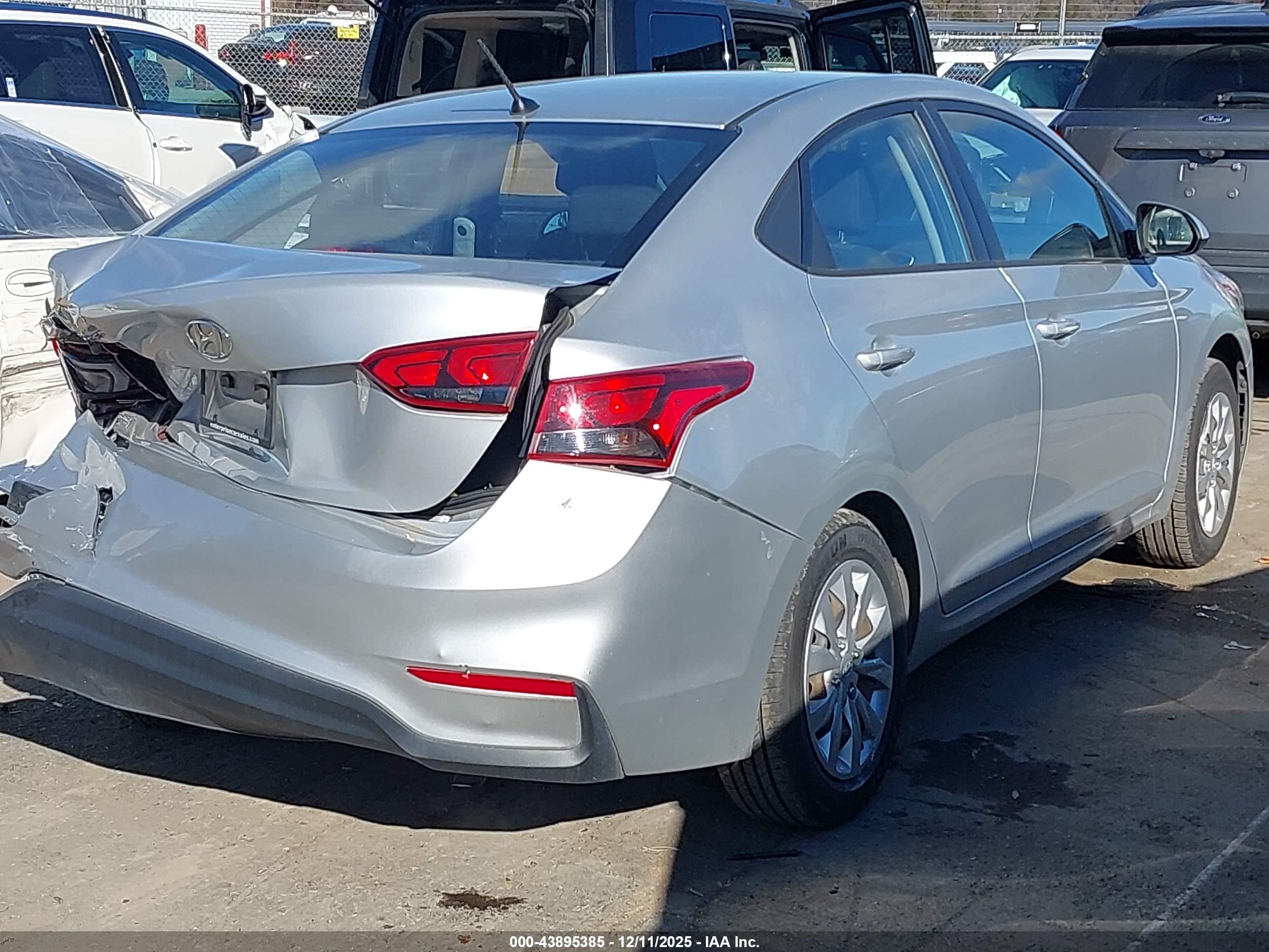 HYUNDAI ACCENT image 4