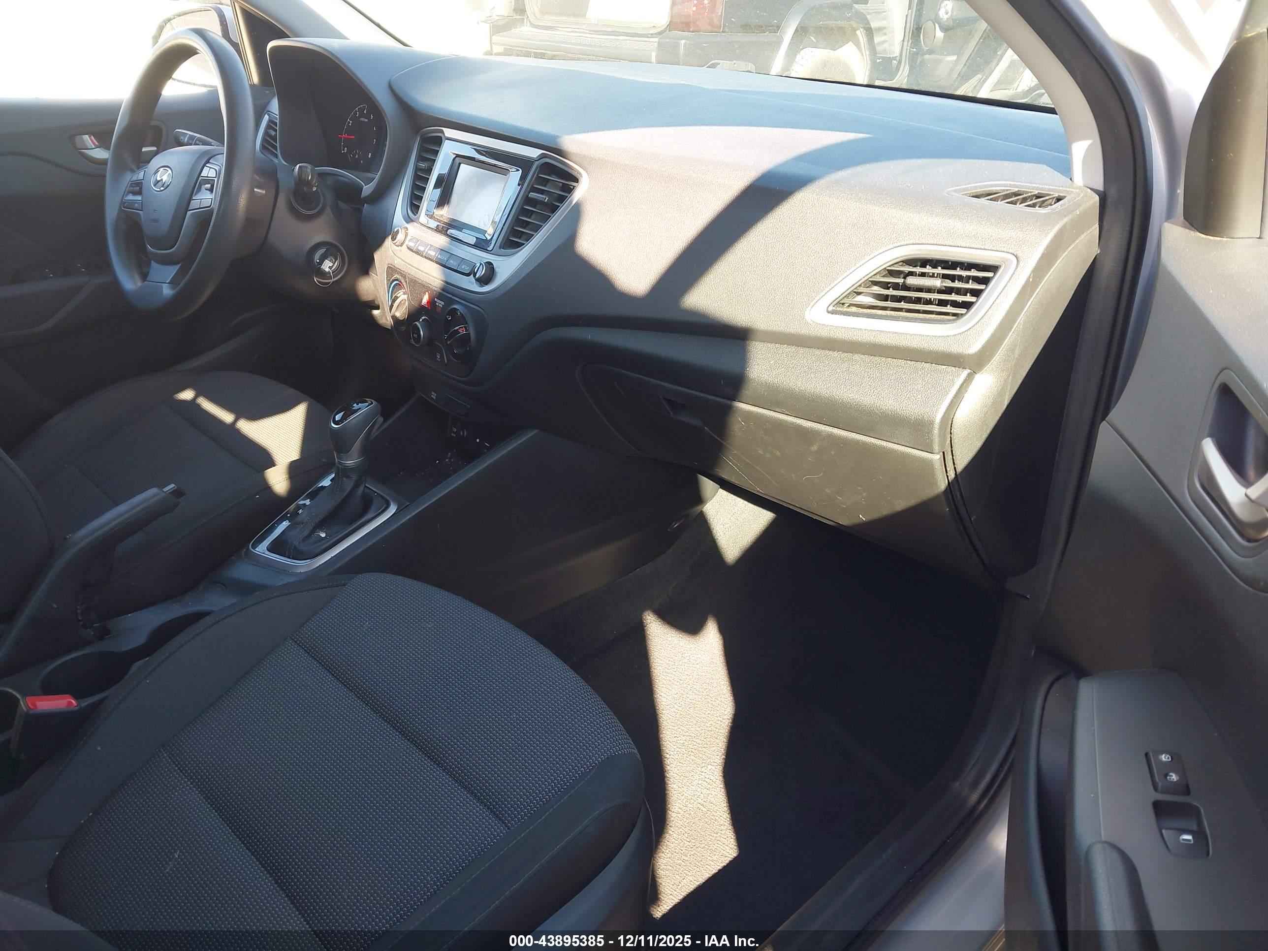 HYUNDAI ACCENT image 5