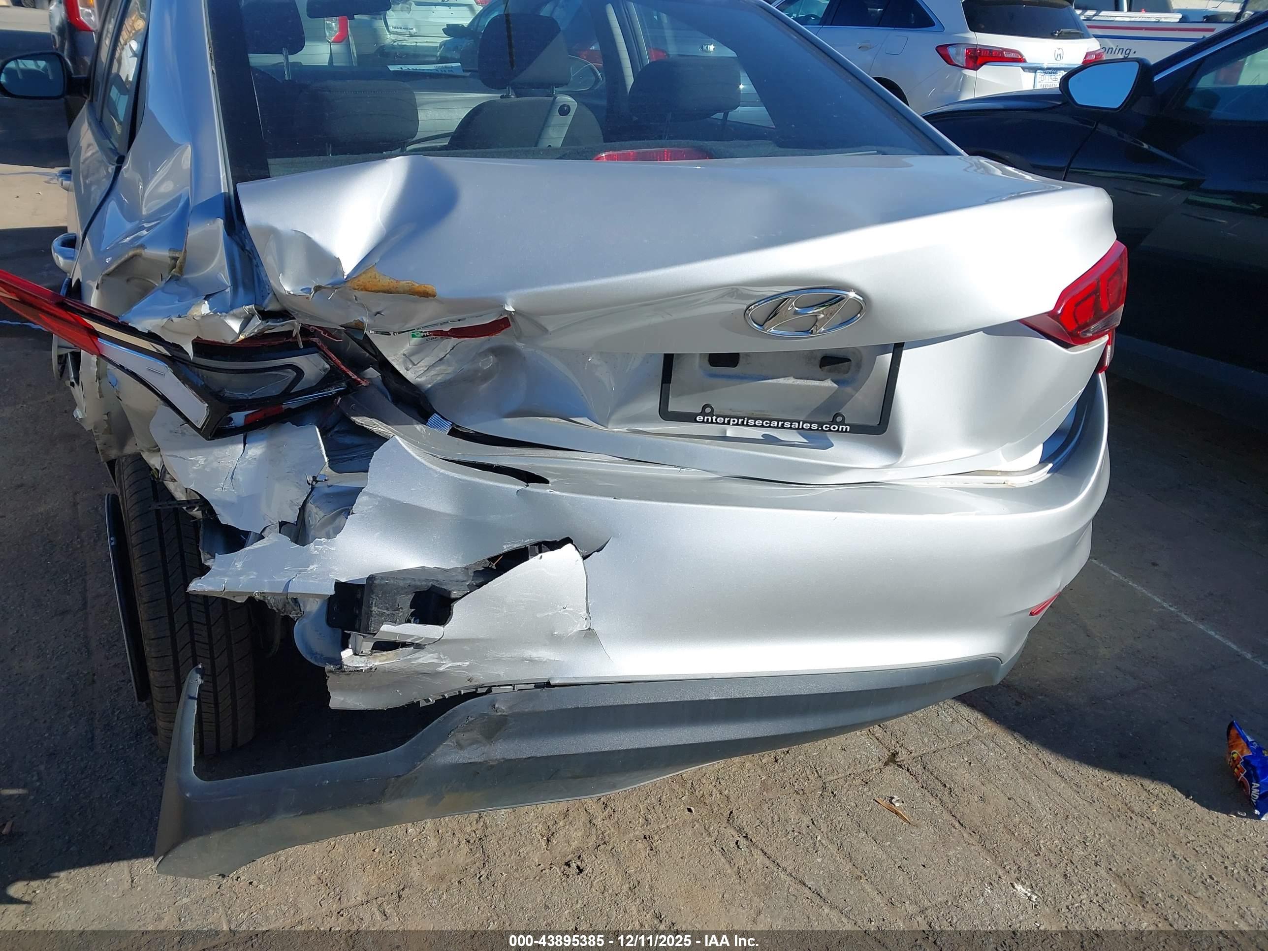 HYUNDAI ACCENT image 6