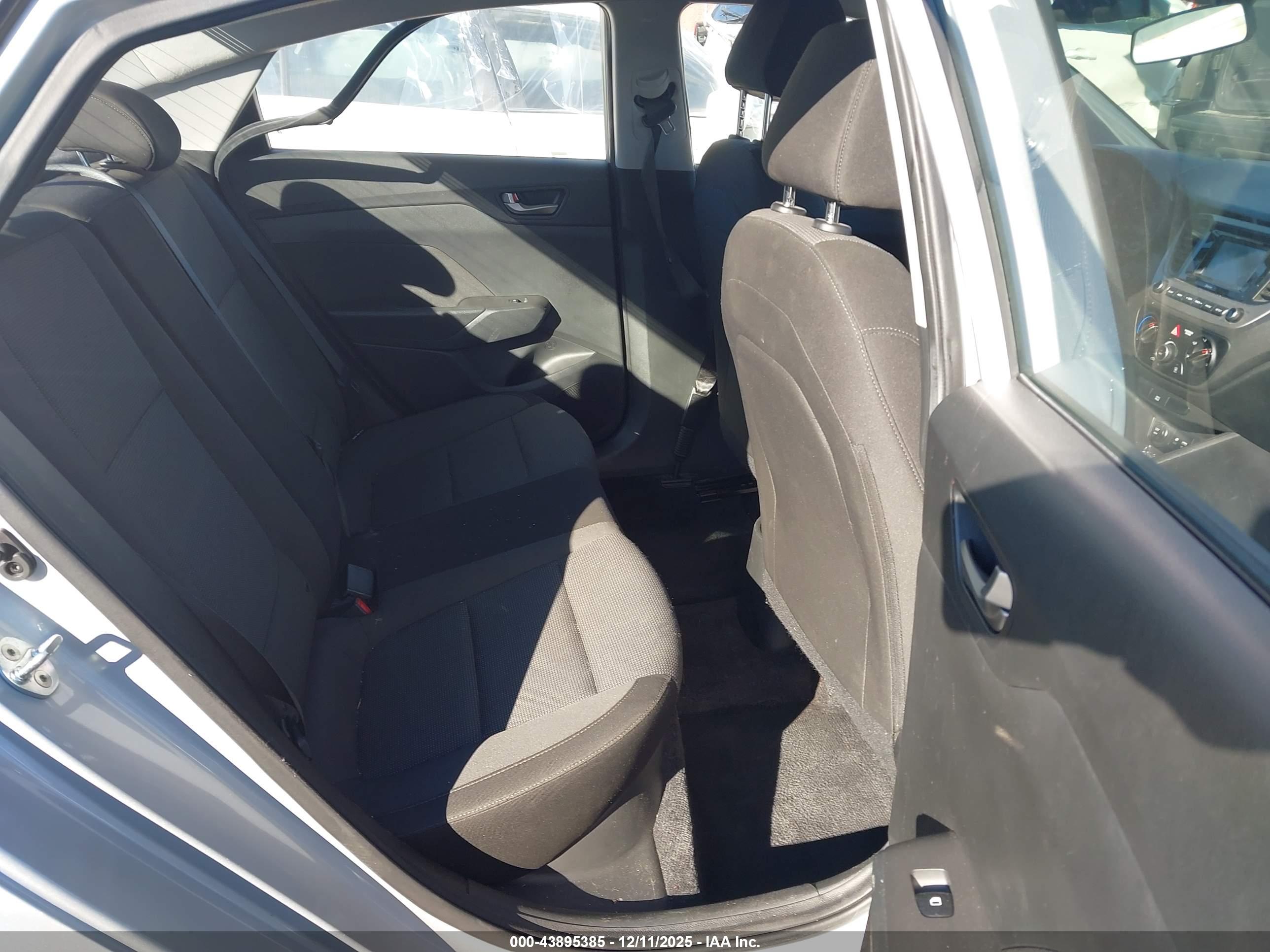 HYUNDAI ACCENT image 8