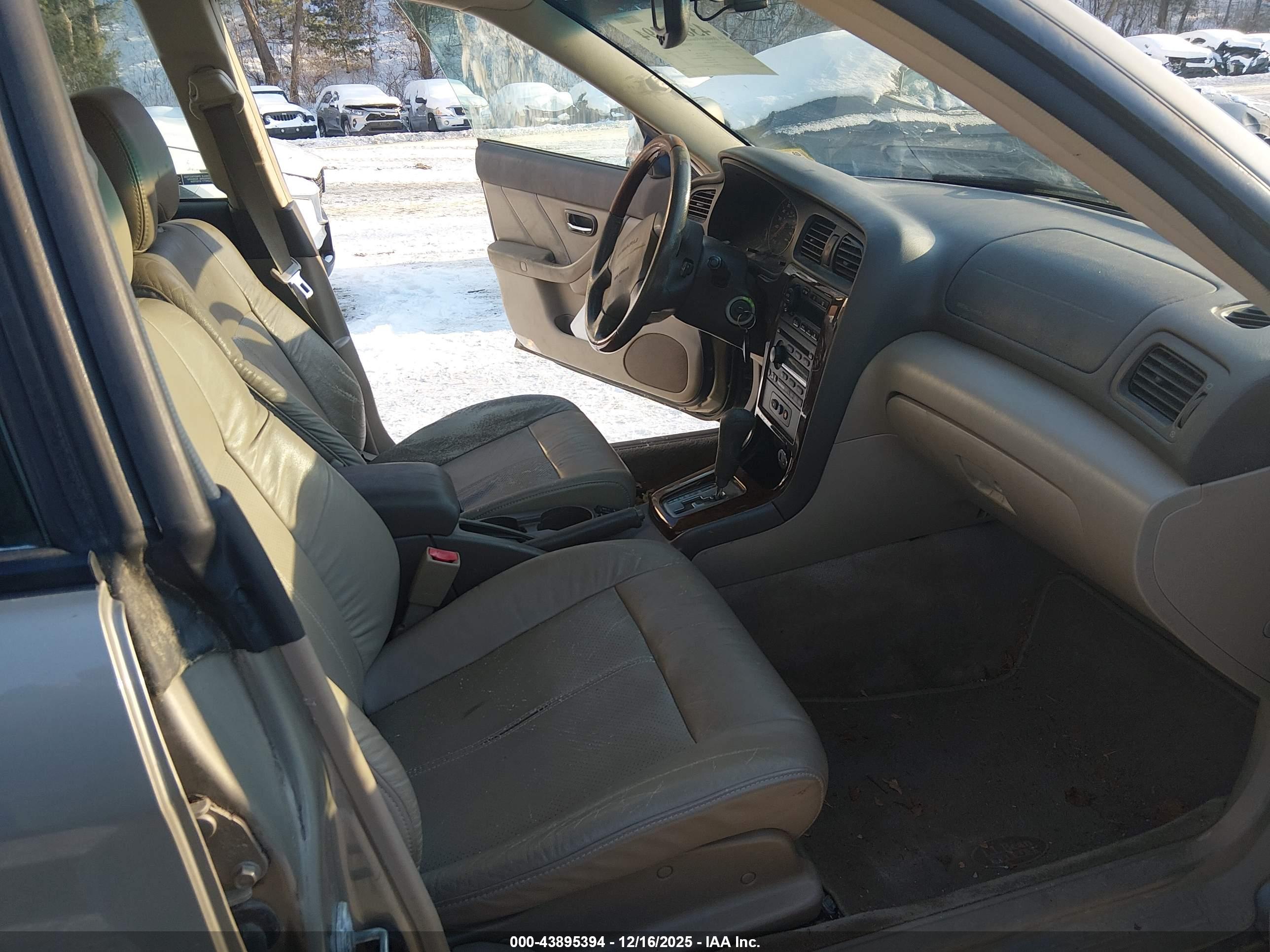 SUBARU OUTBACK image 5