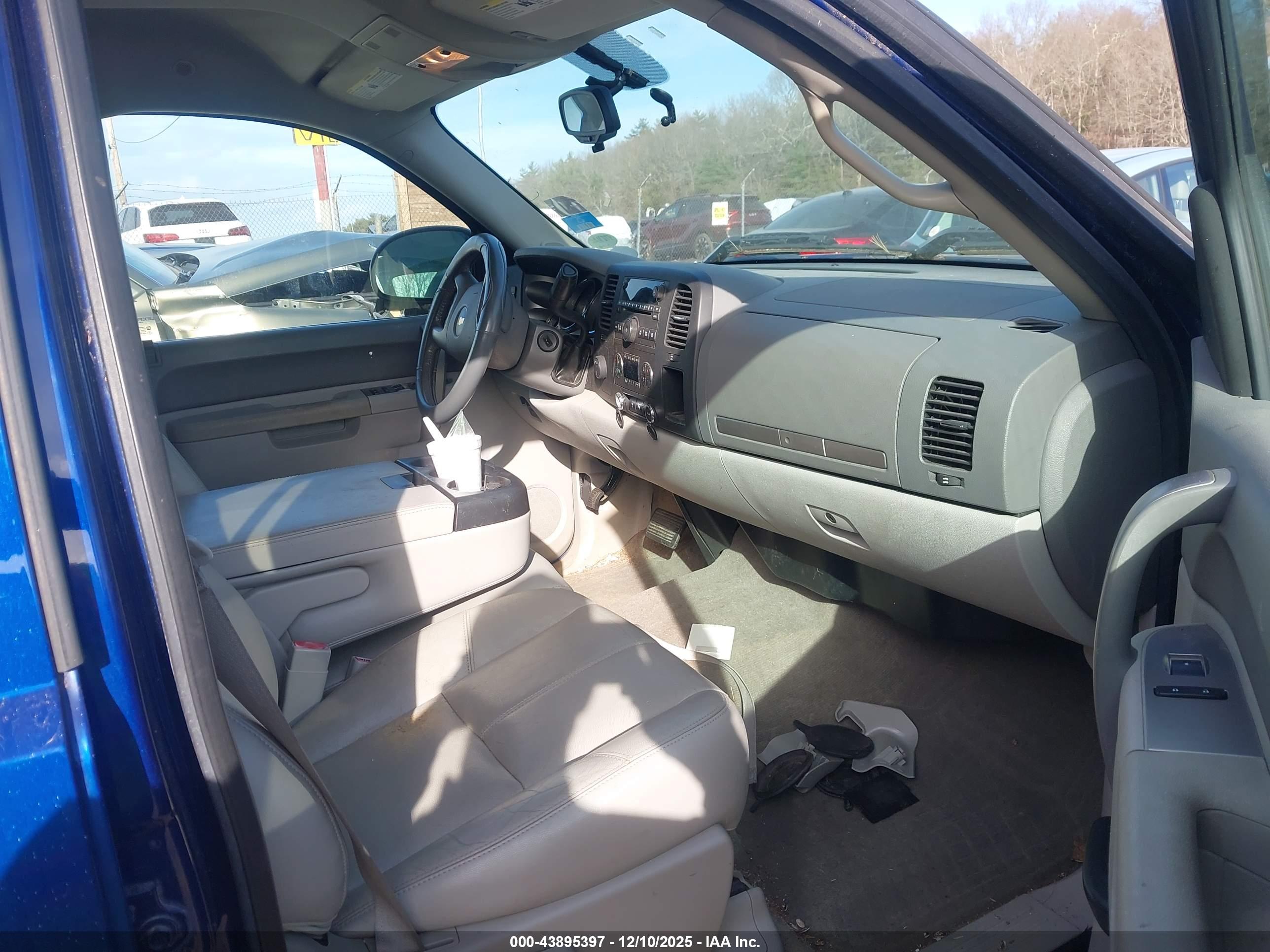 CHEVROLET SILVERADO image 5