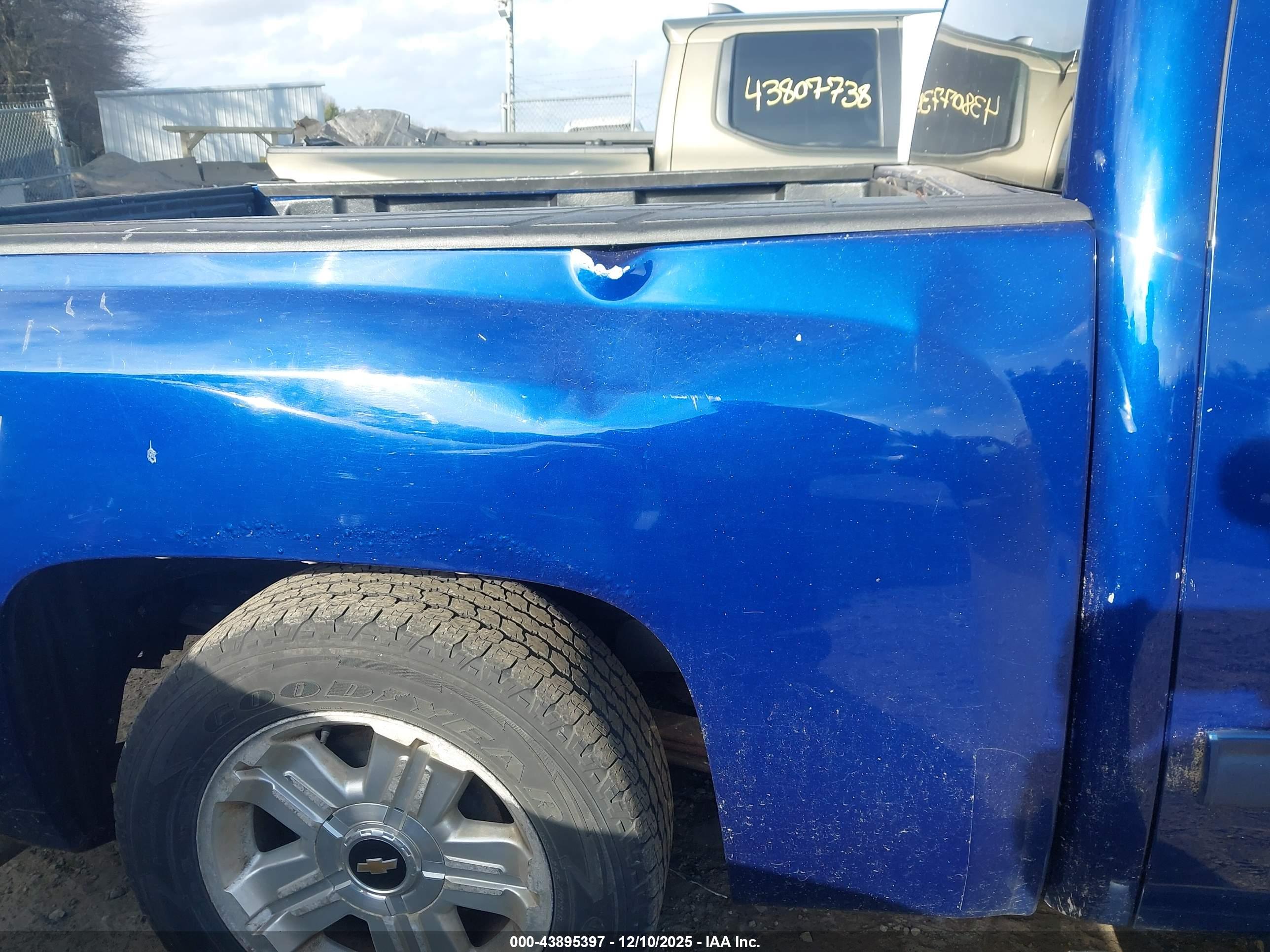 CHEVROLET SILVERADO image 6