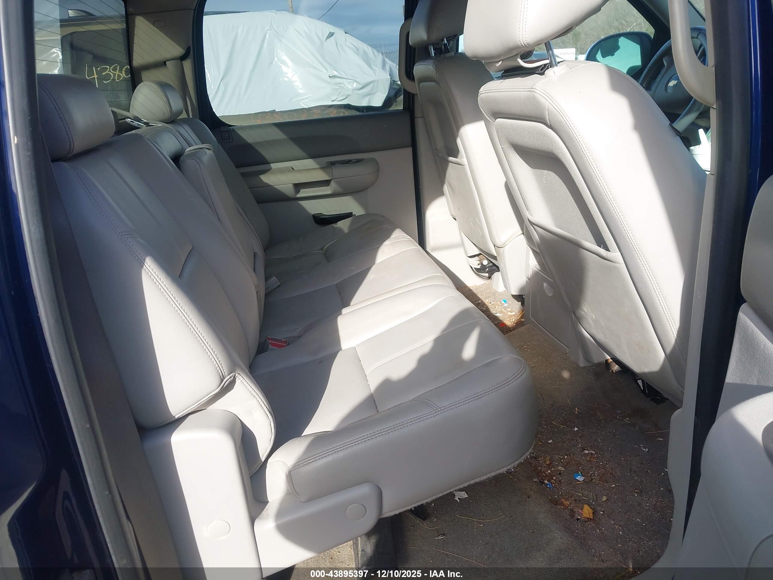 CHEVROLET SILVERADO image 8