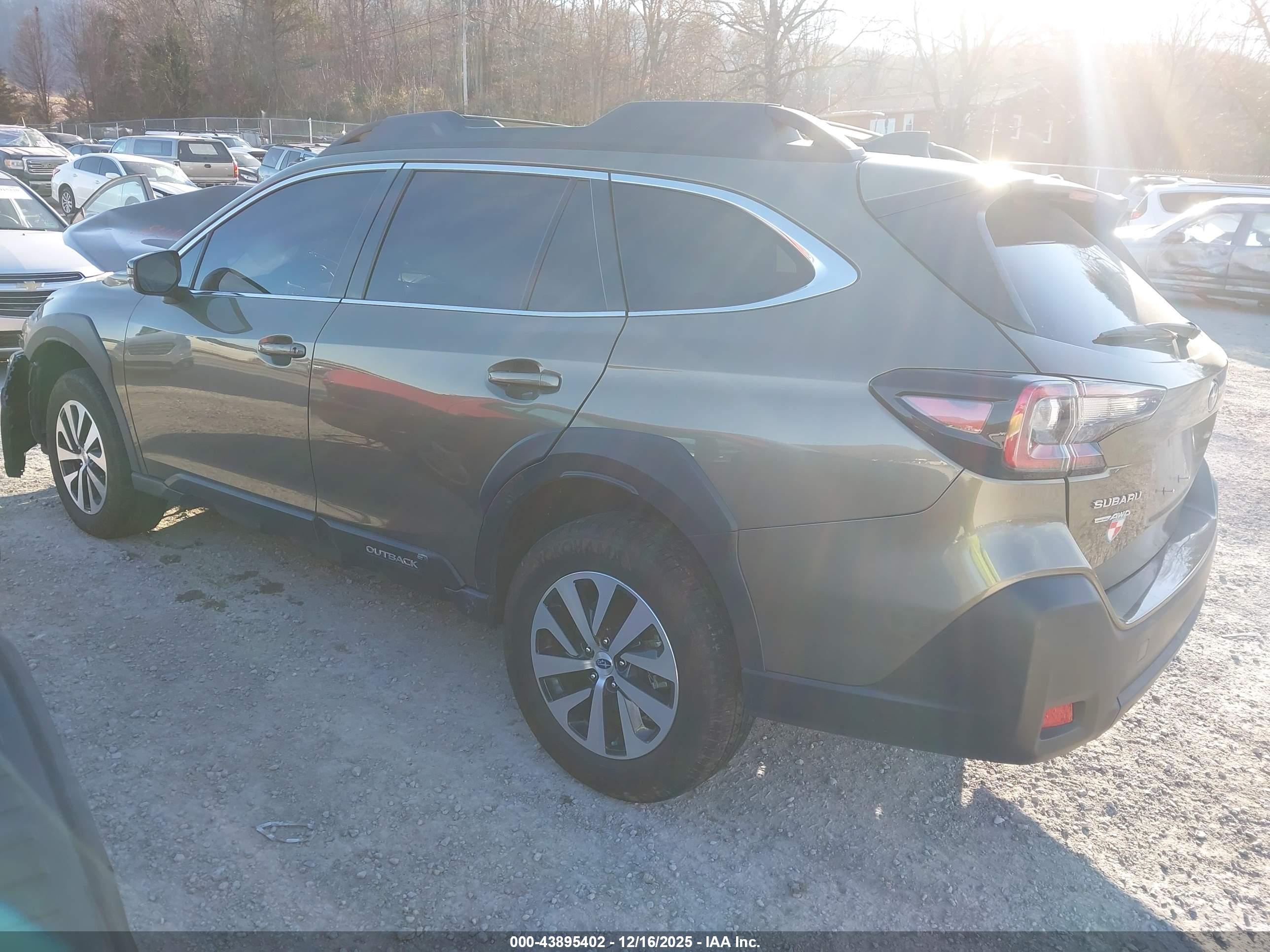 SUBARU OUTBACK image 3