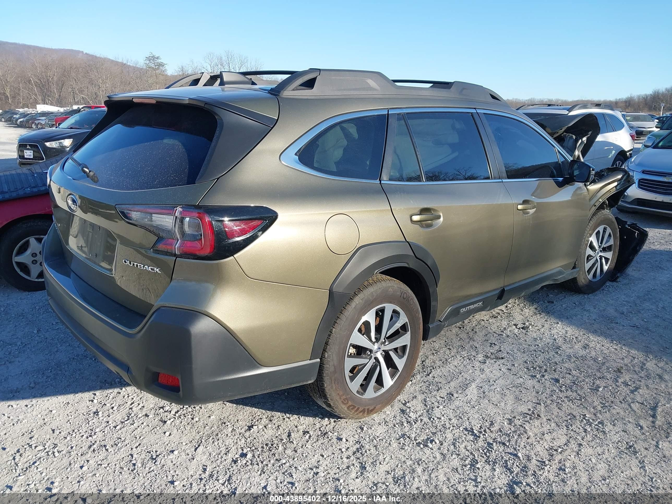 SUBARU OUTBACK image 4