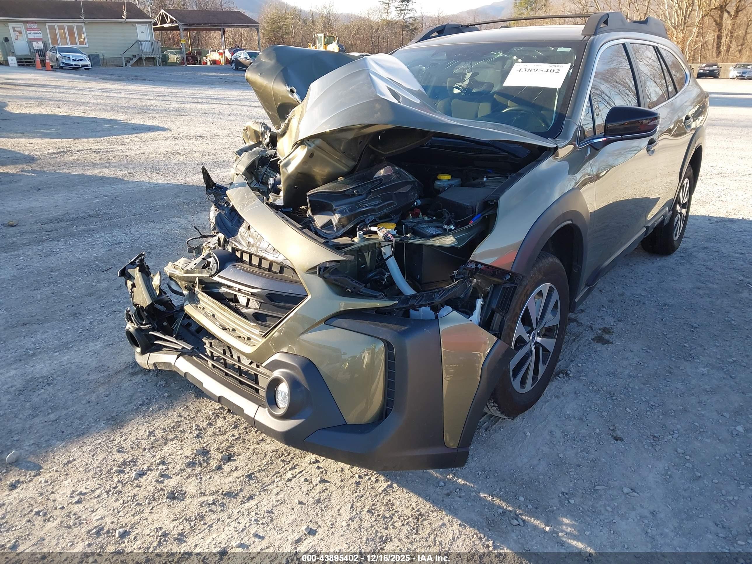 SUBARU OUTBACK image 6
