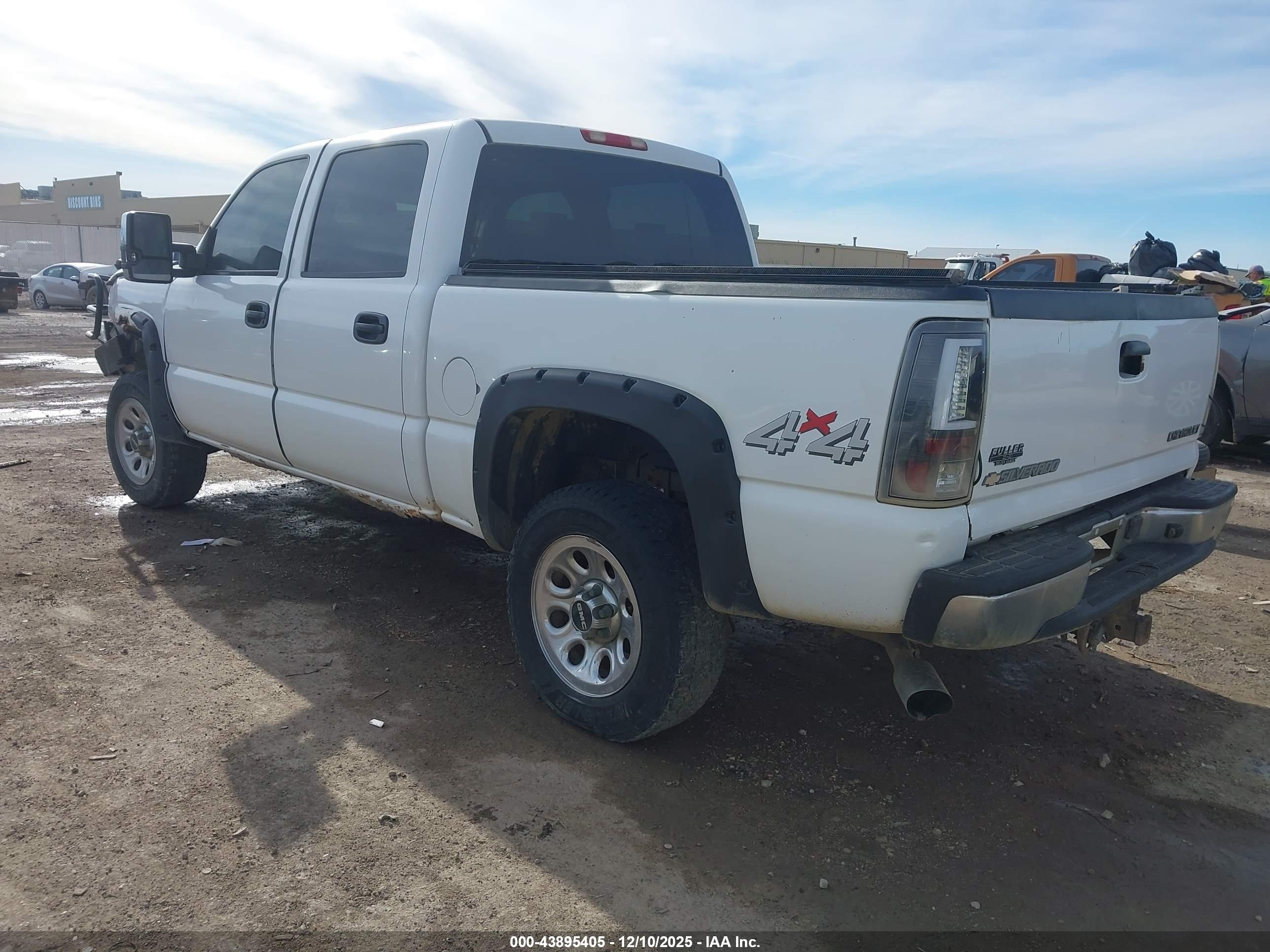 CHEVROLET SILVERADO image 3
