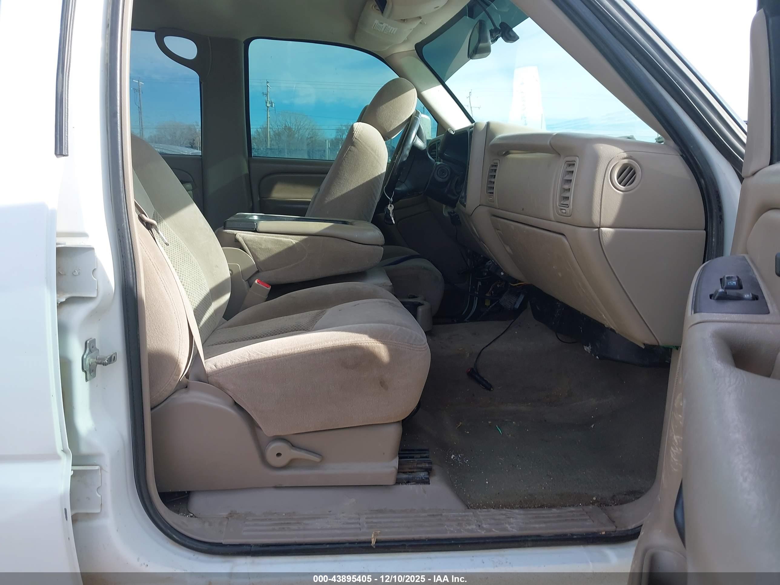 CHEVROLET SILVERADO image 5