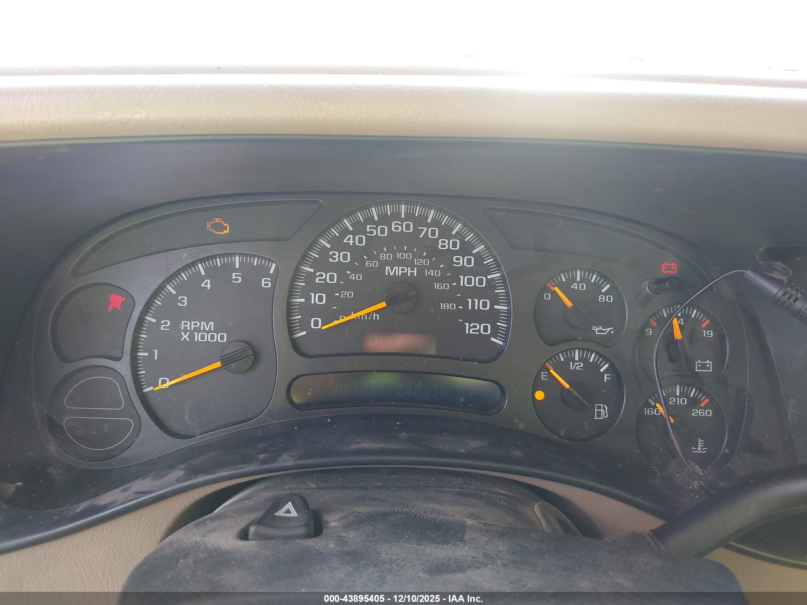 CHEVROLET SILVERADO image 7