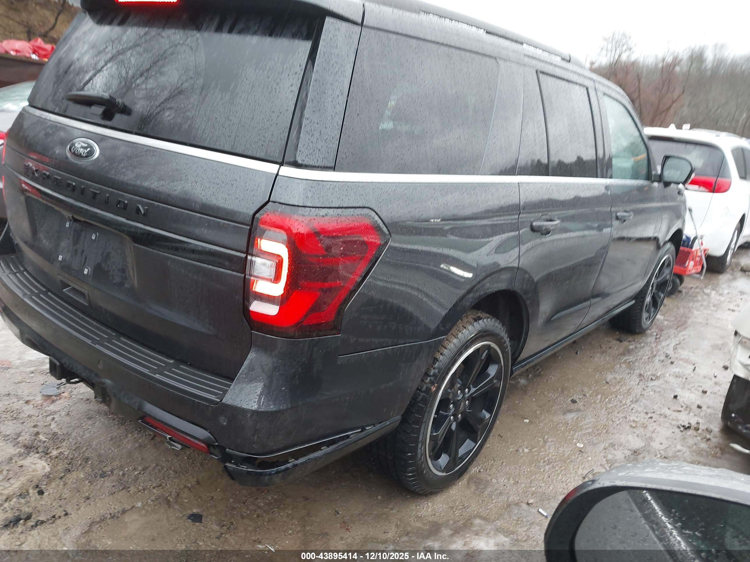 FORD EXPEDITION image 4