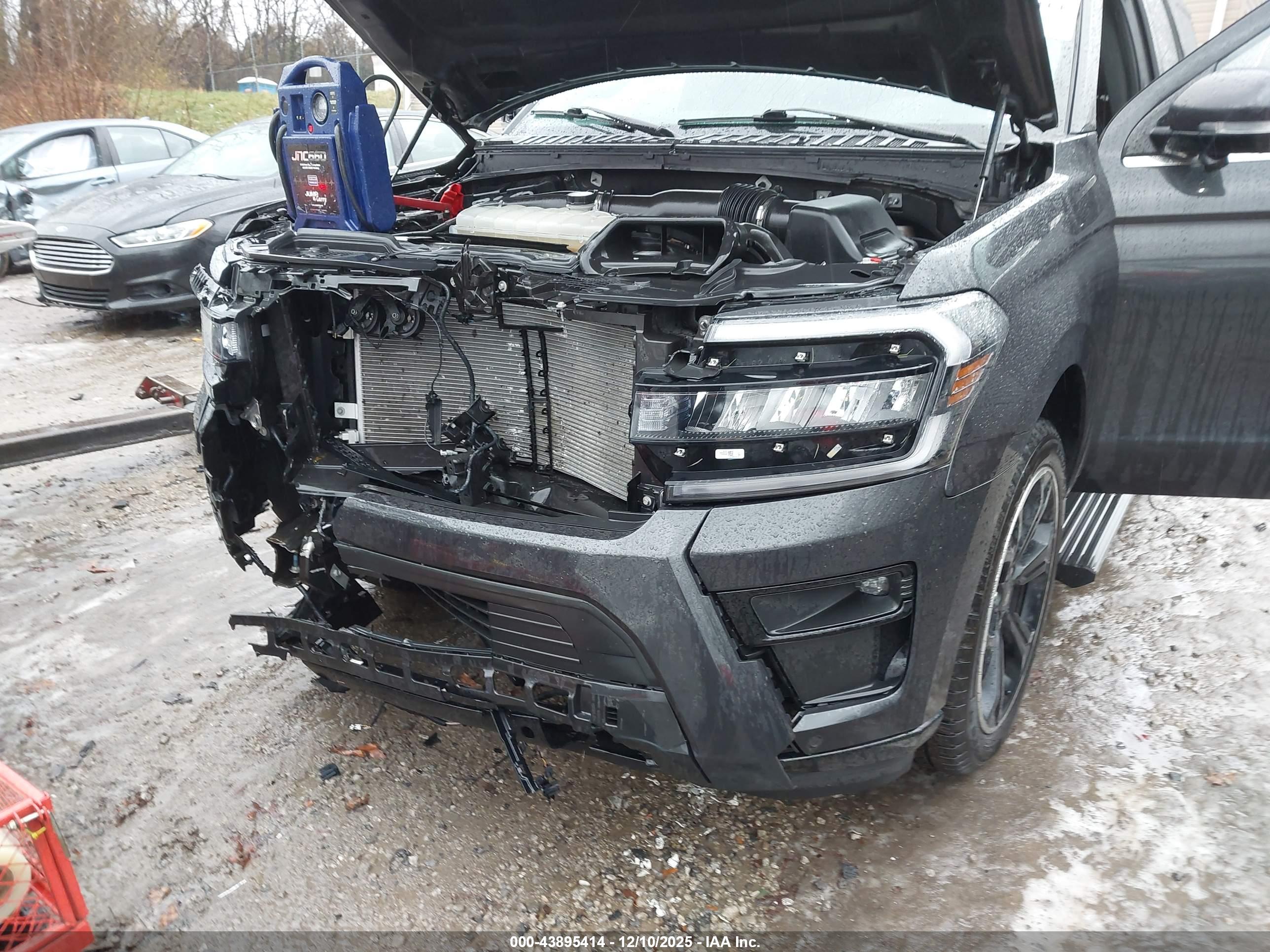 FORD EXPEDITION image 6