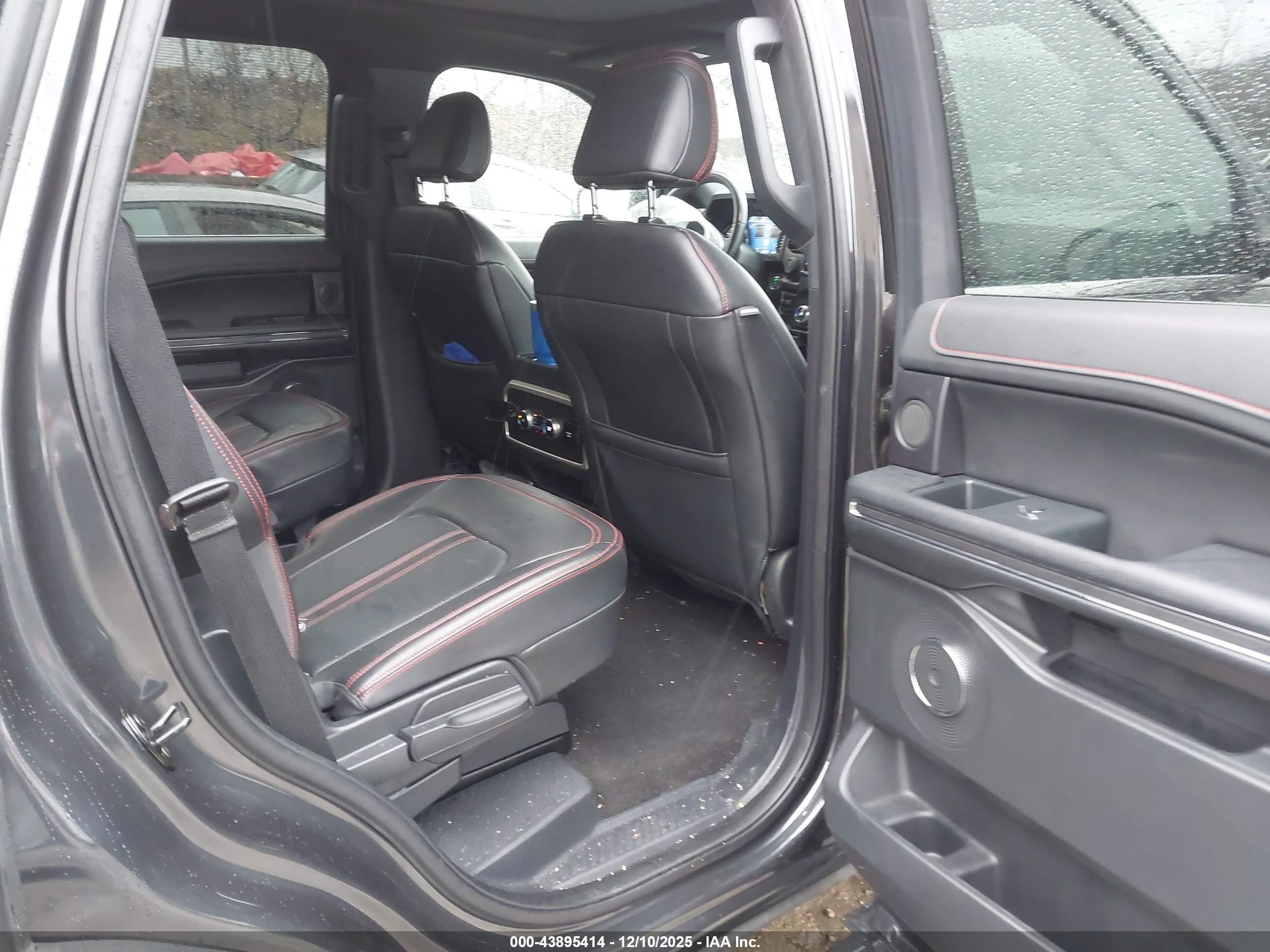 FORD EXPEDITION image 8