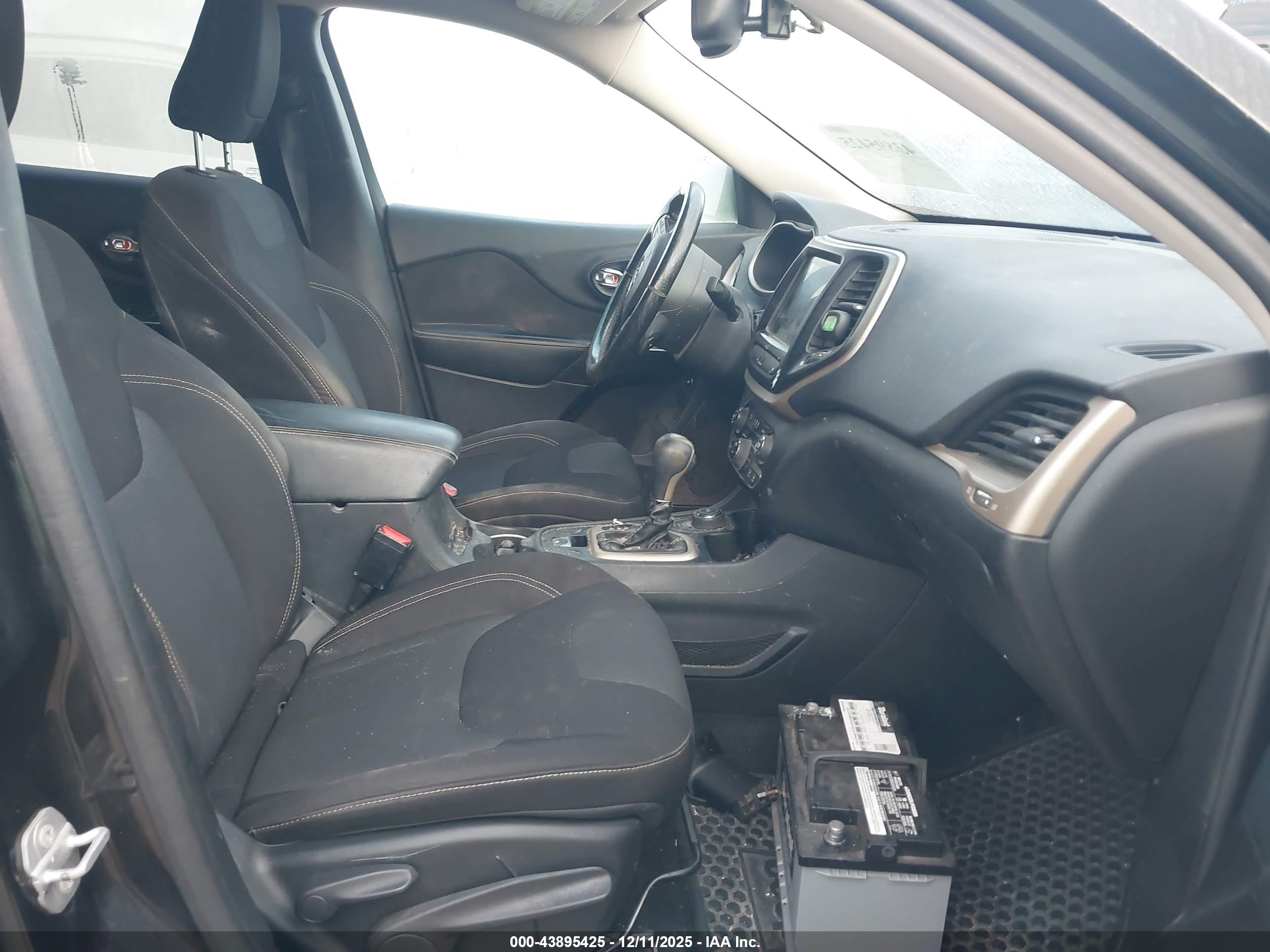 JEEP CHEROKEE image 5