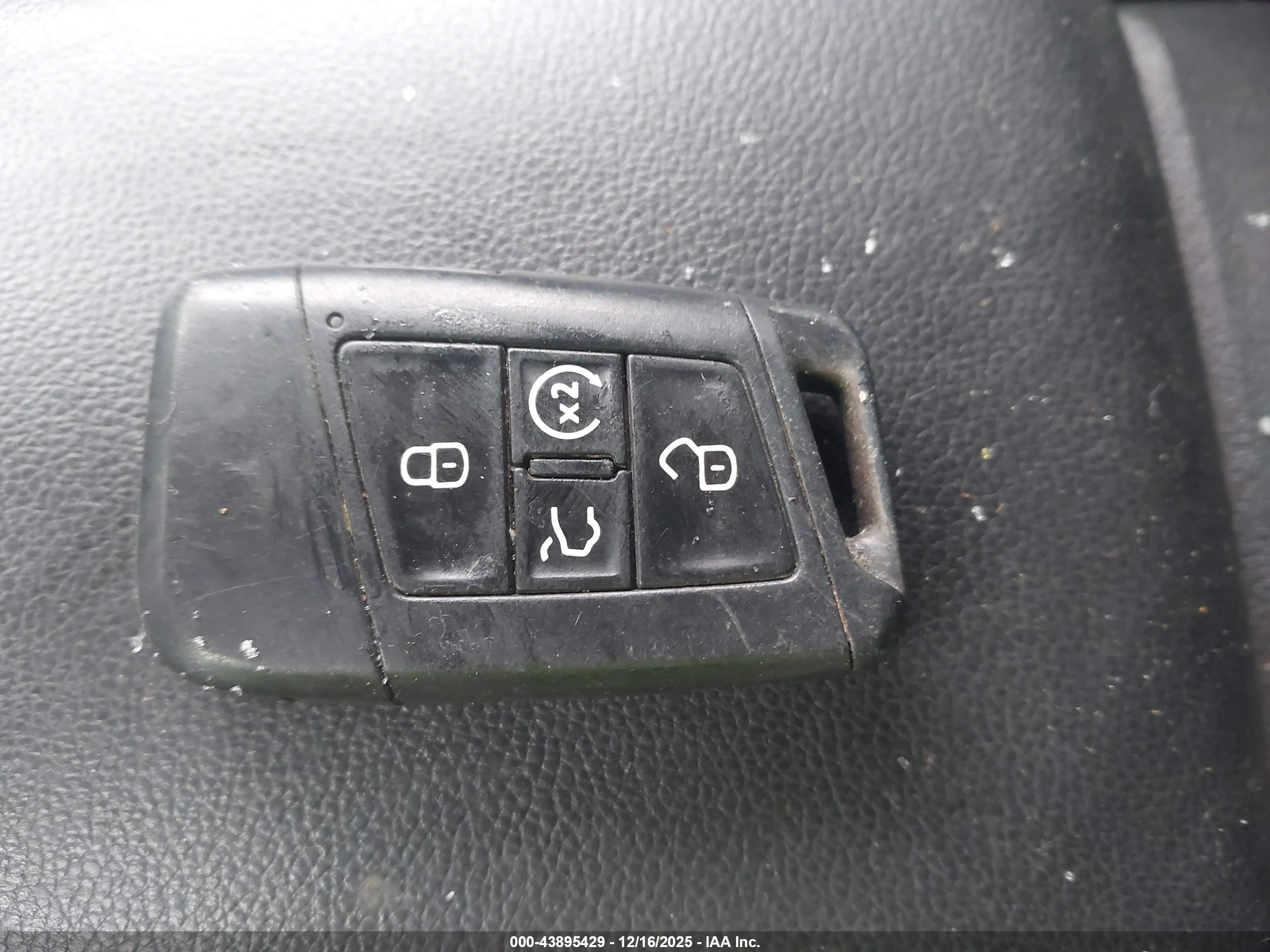 VOLKSWAGEN TIGUAN image 11