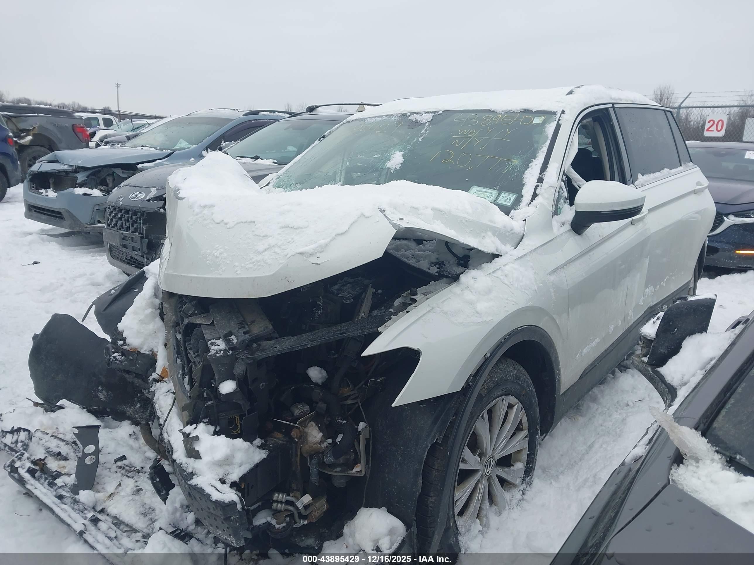 VOLKSWAGEN TIGUAN image 2