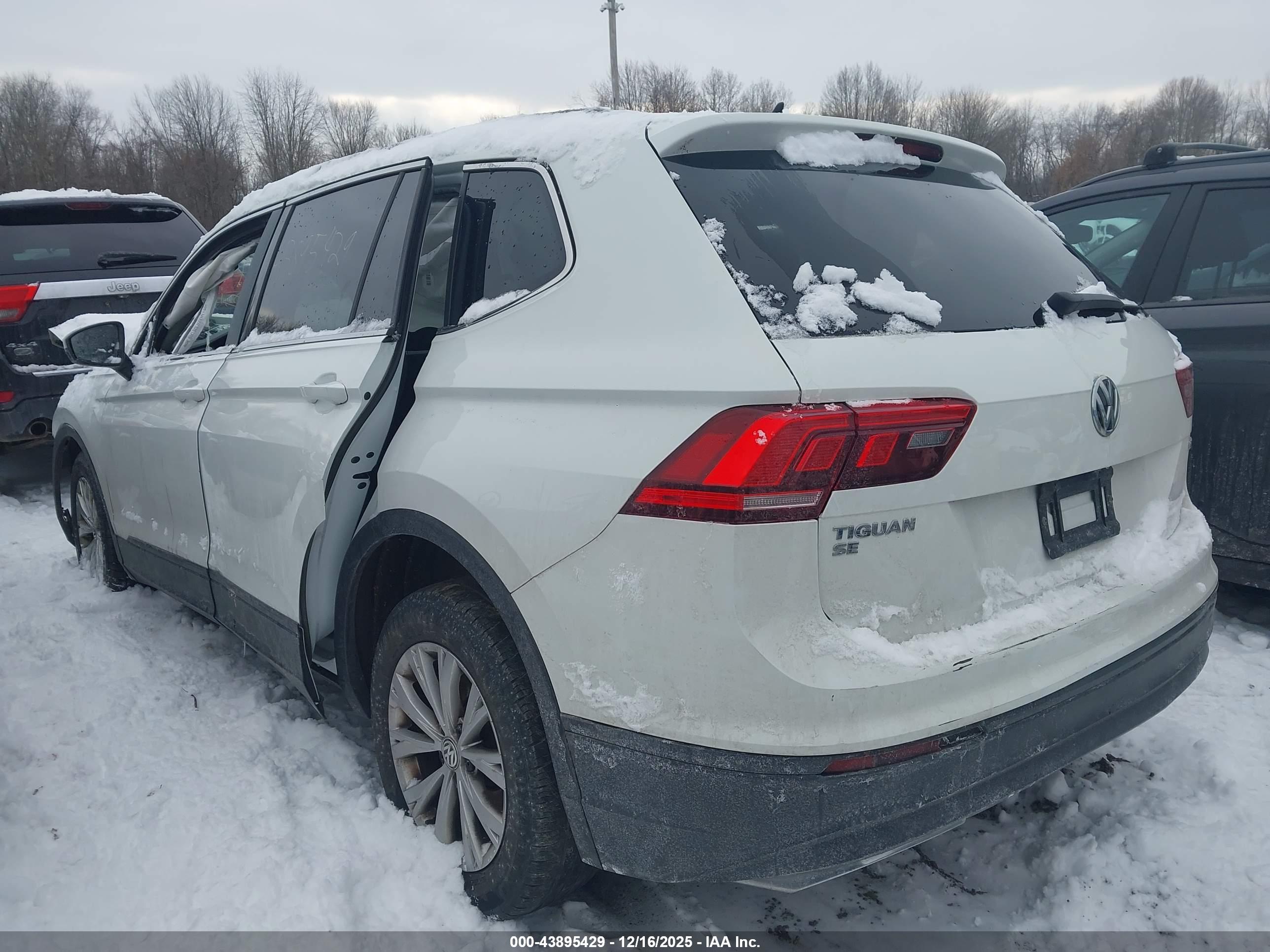VOLKSWAGEN TIGUAN image 3