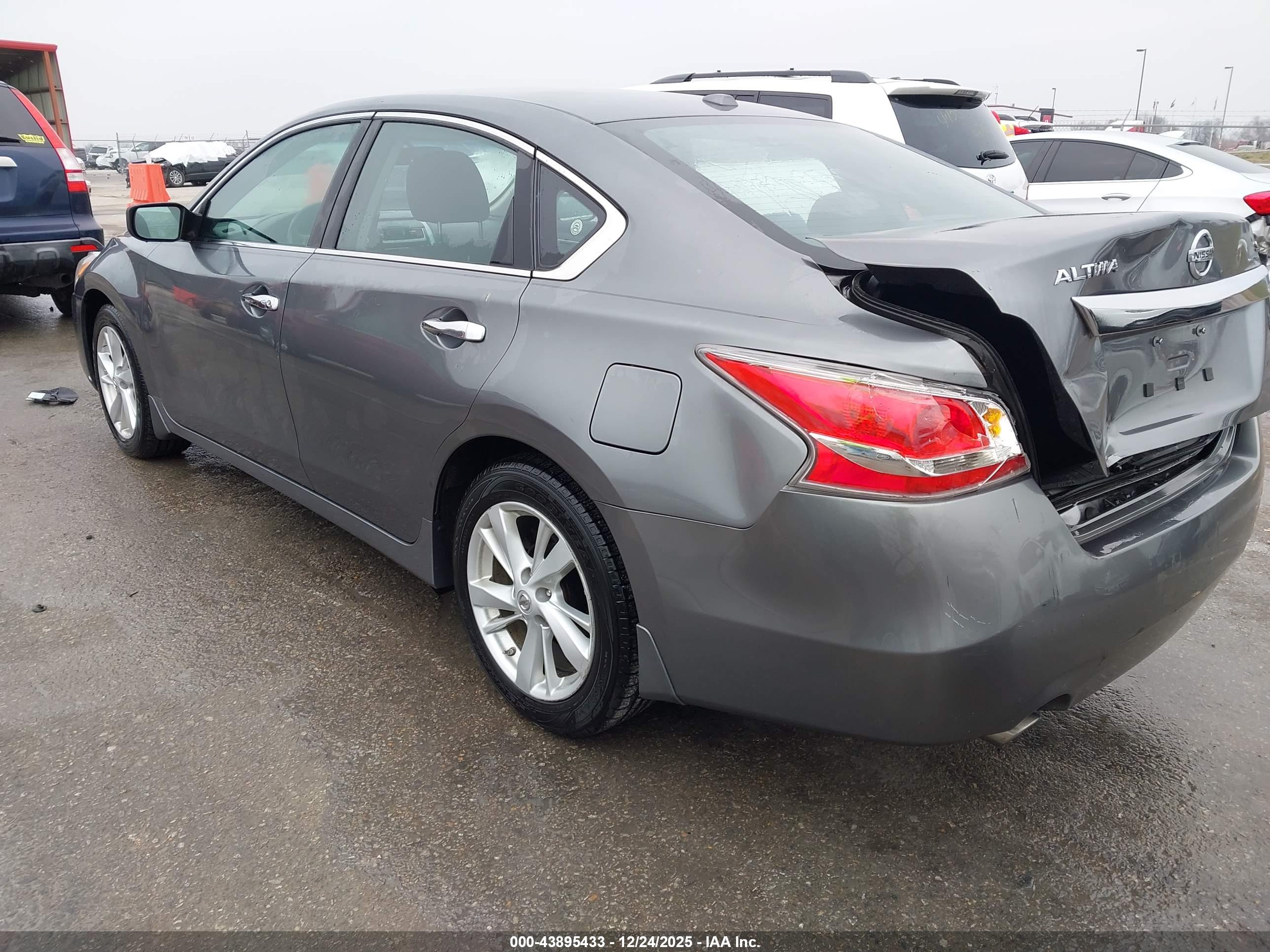 NISSAN ALTIMA image 3