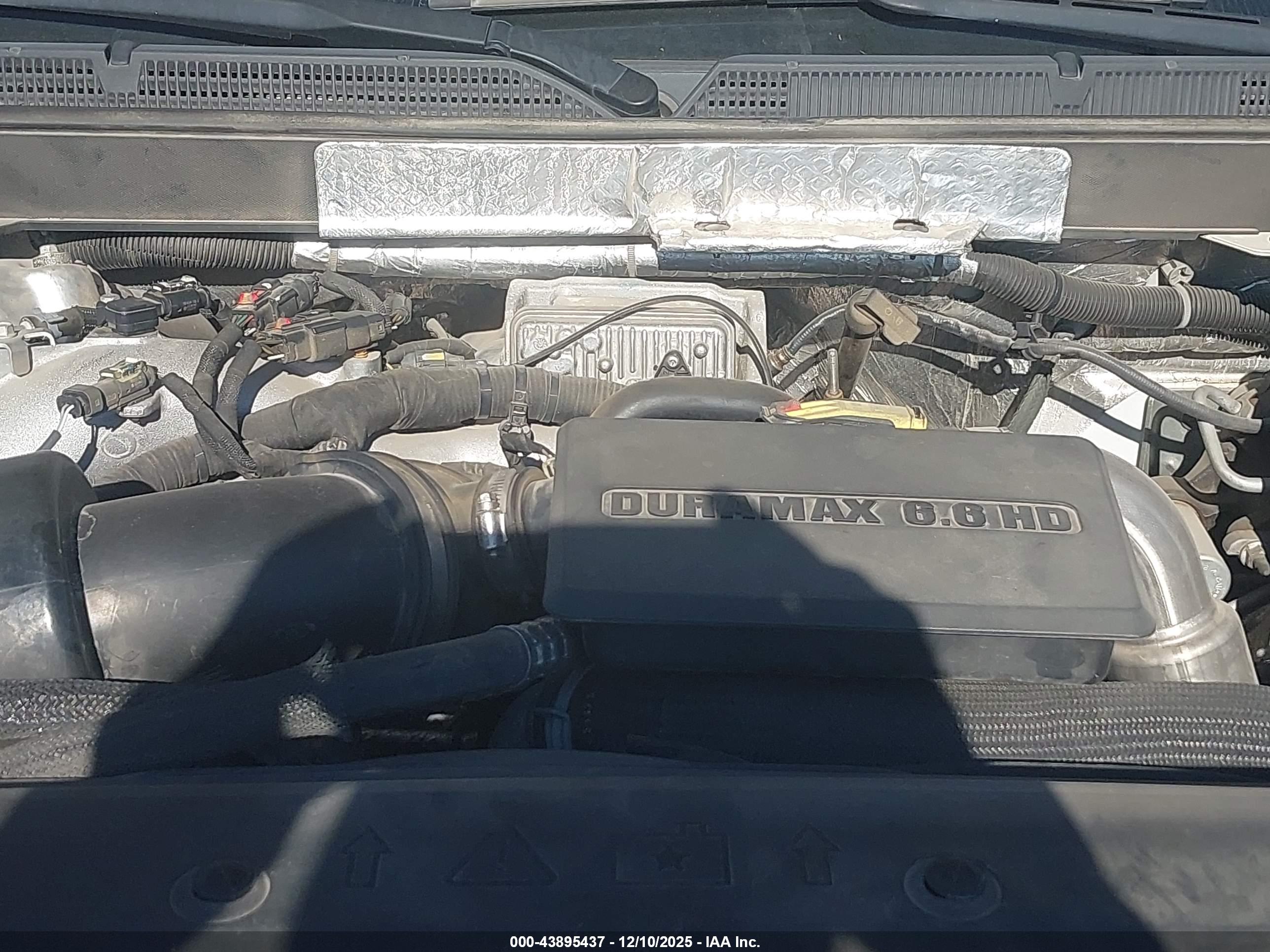 CHEVROLET SILVERADO image 10