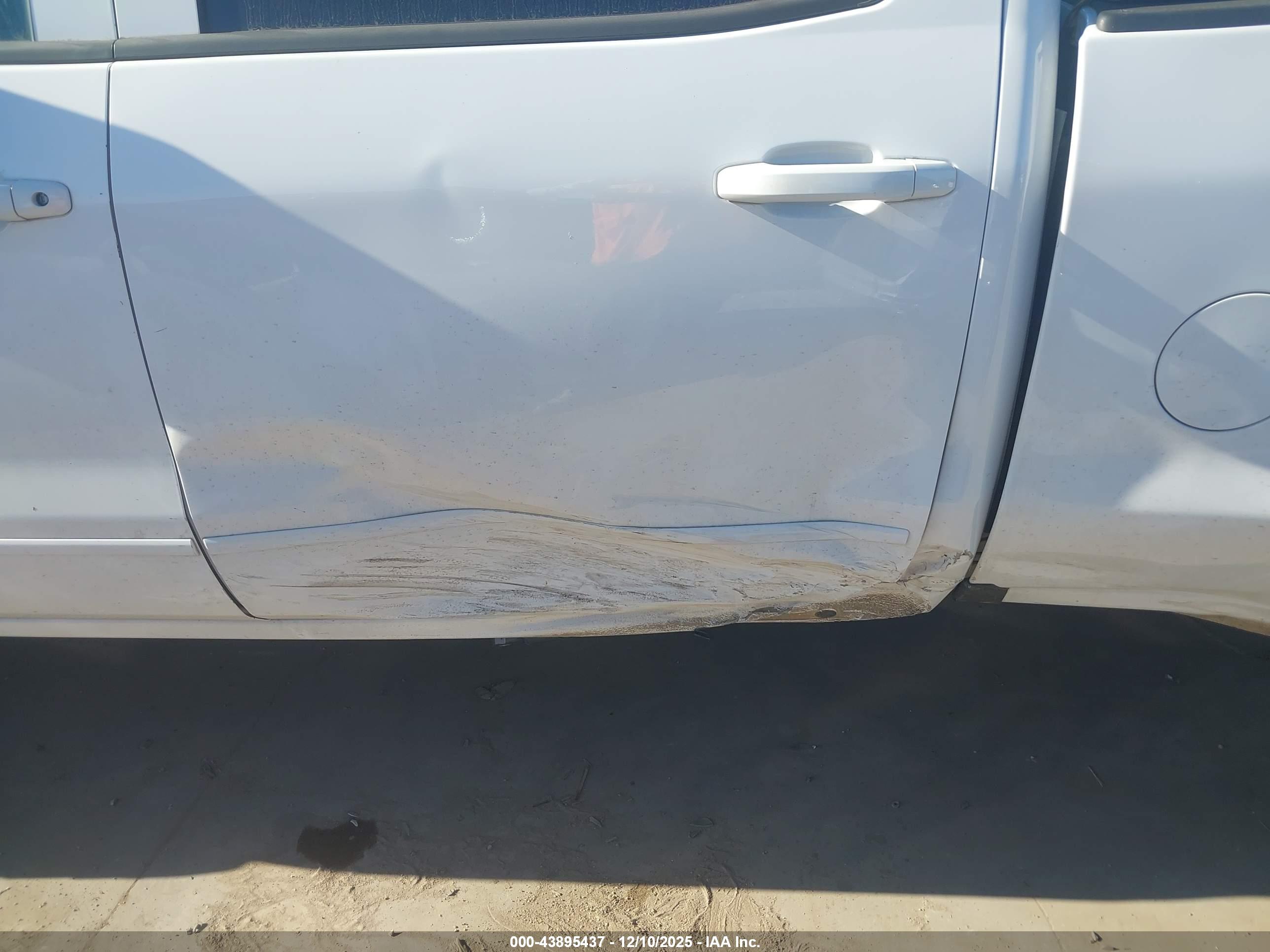 CHEVROLET SILVERADO image 6