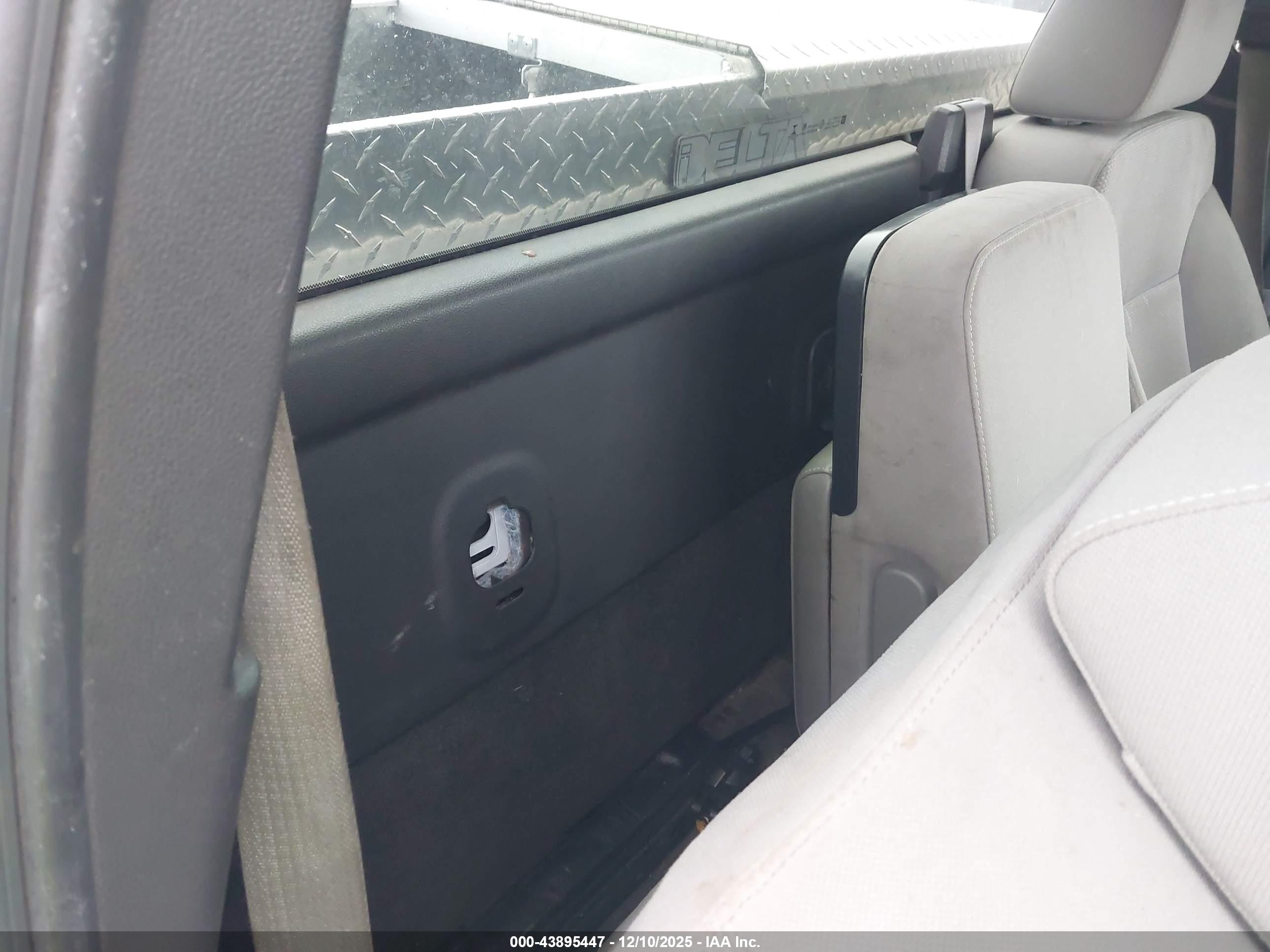 GMC SIERRA image 8